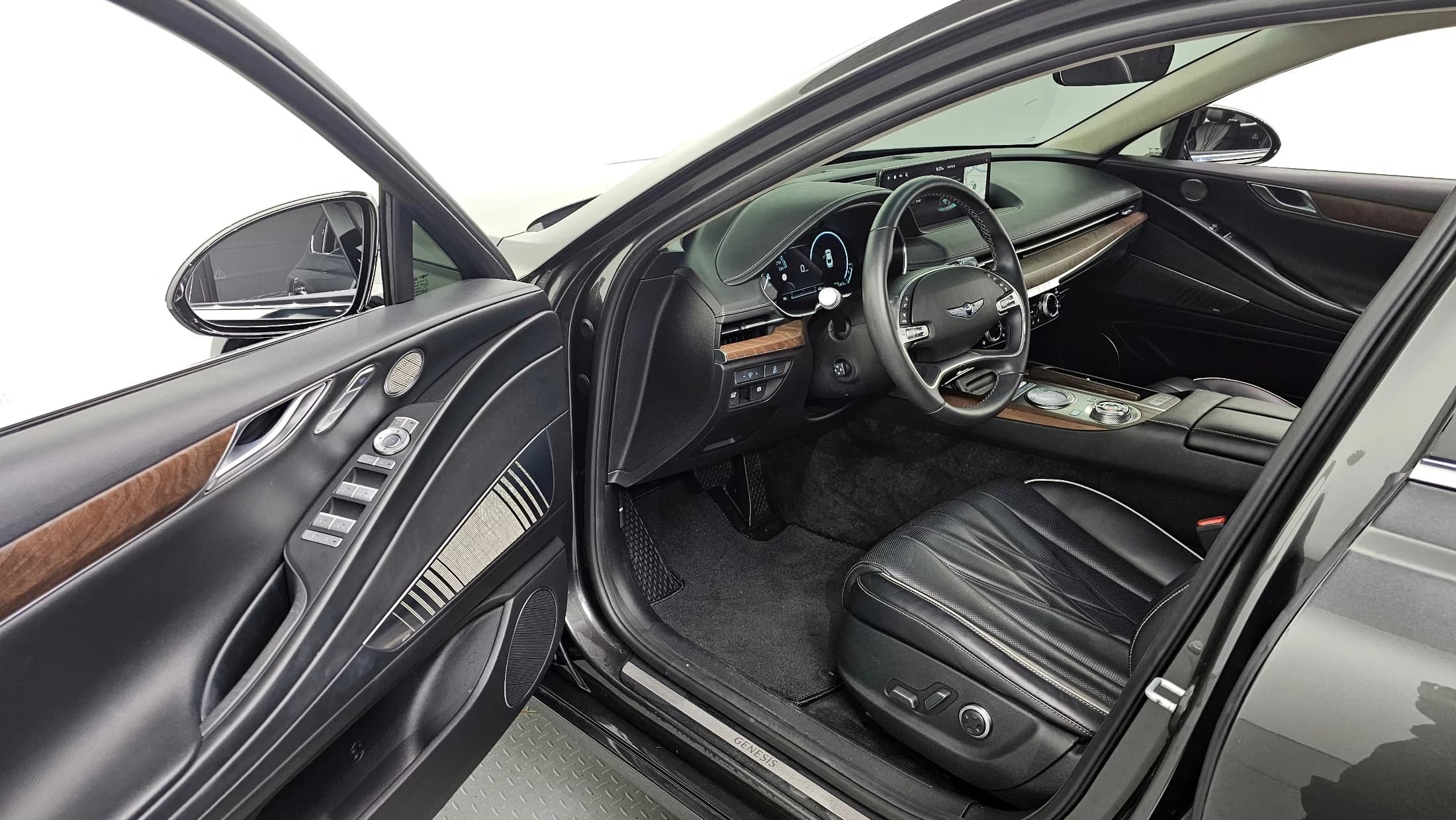 Genesis Electrified G80 e-AWD, электромобиль, 2021 г. 51752 км. — фото 10