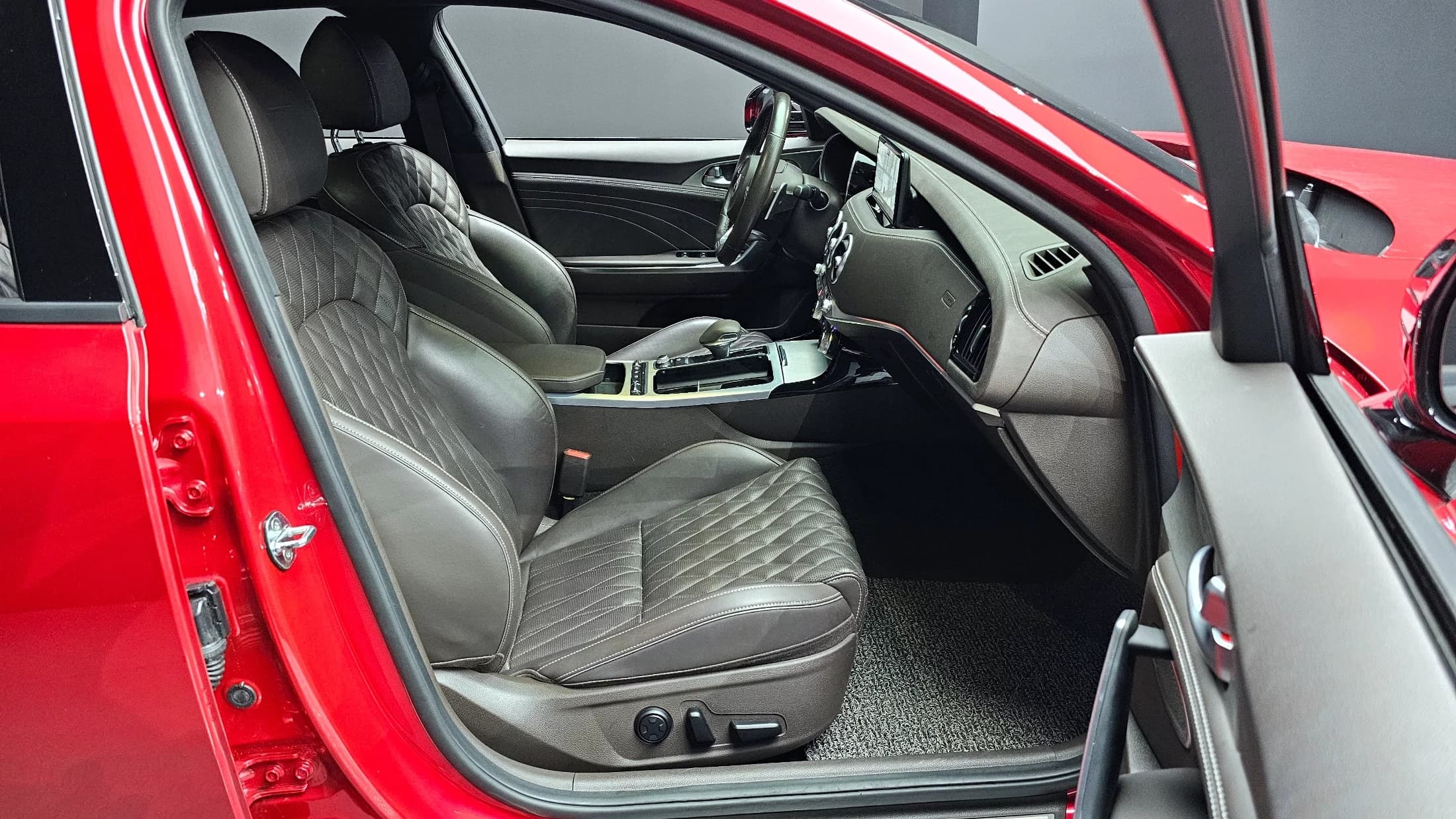 Kia Stinger 3.3 GT Masters Turbo Package, 2021 г. 64795 км. — фото 11