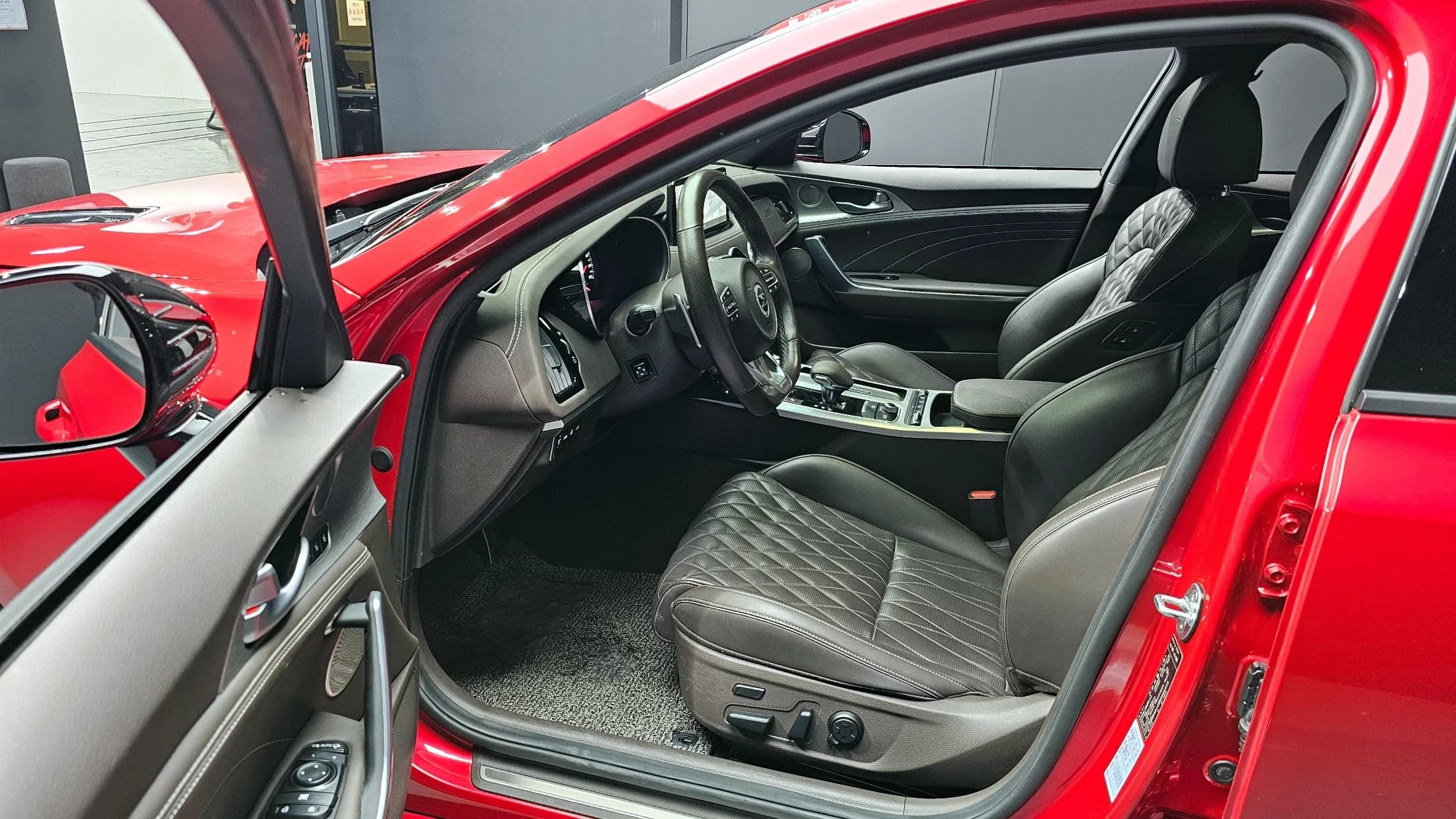 Kia Stinger 3.3 GT Masters Turbo Package, 2021 г. 64795 км. — фото 10