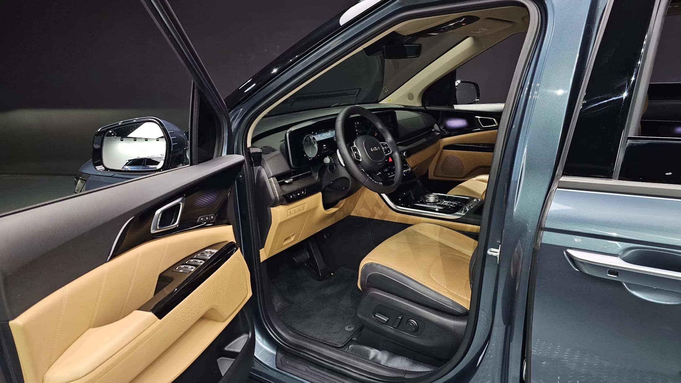 Kia Carnival 9-Seater Signature, 2023 г. 77543 км. — фото 11