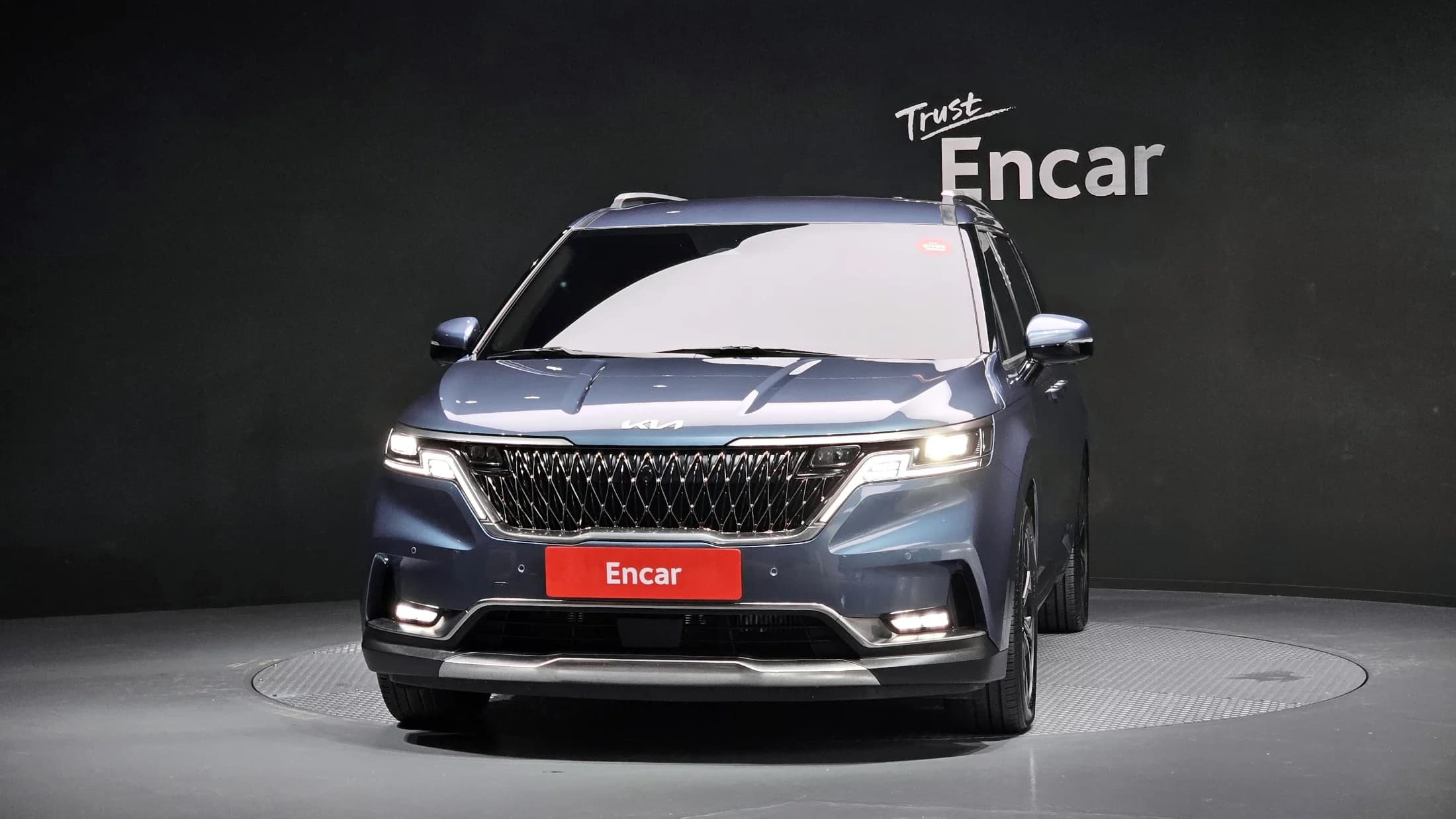 Kia Carnival 9-Seater Signature, 2023 г. 77543 км. — фото 3