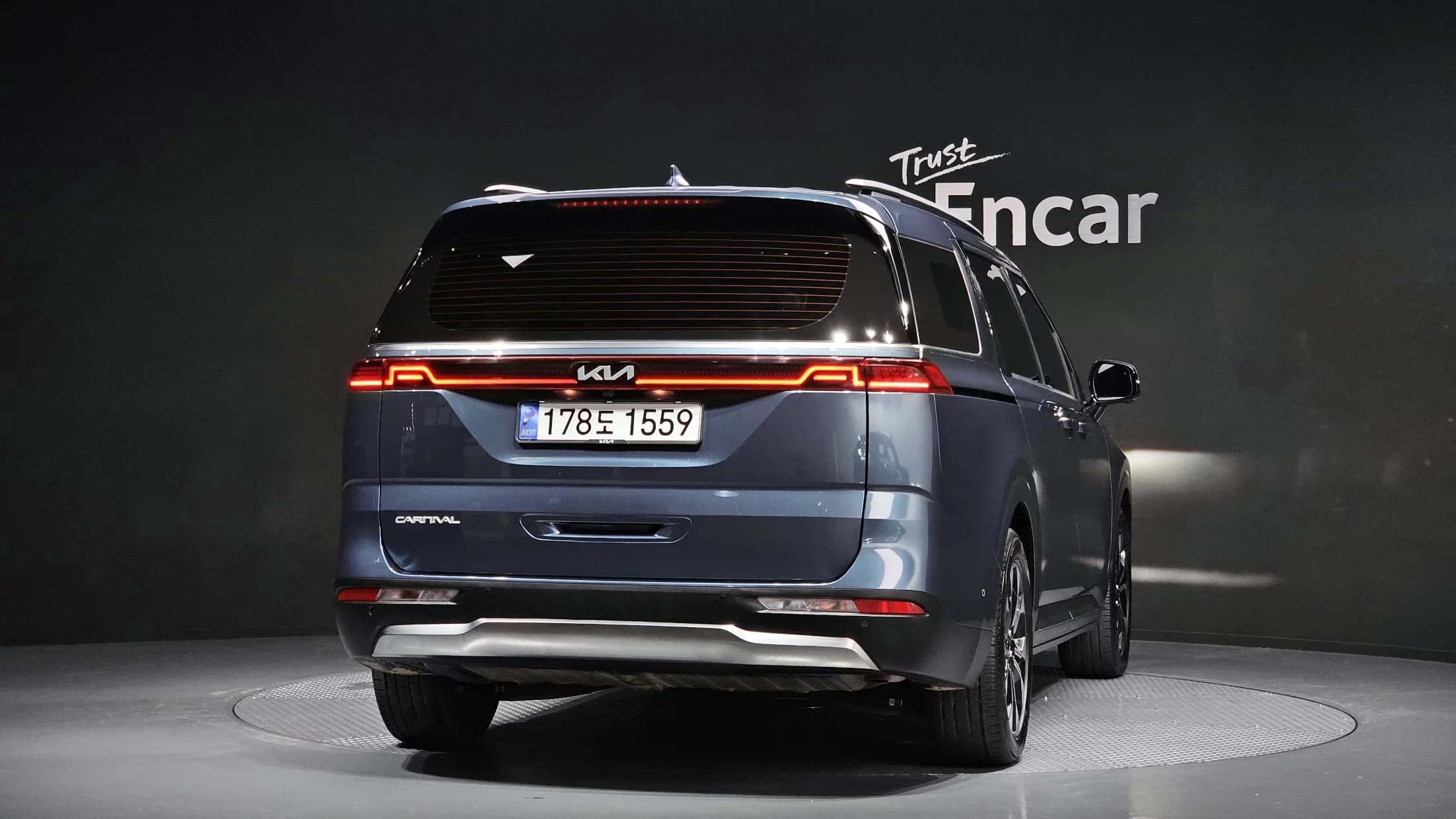 Kia Carnival 9-Seater Signature, 2023 г. 77543 км. — фото 4