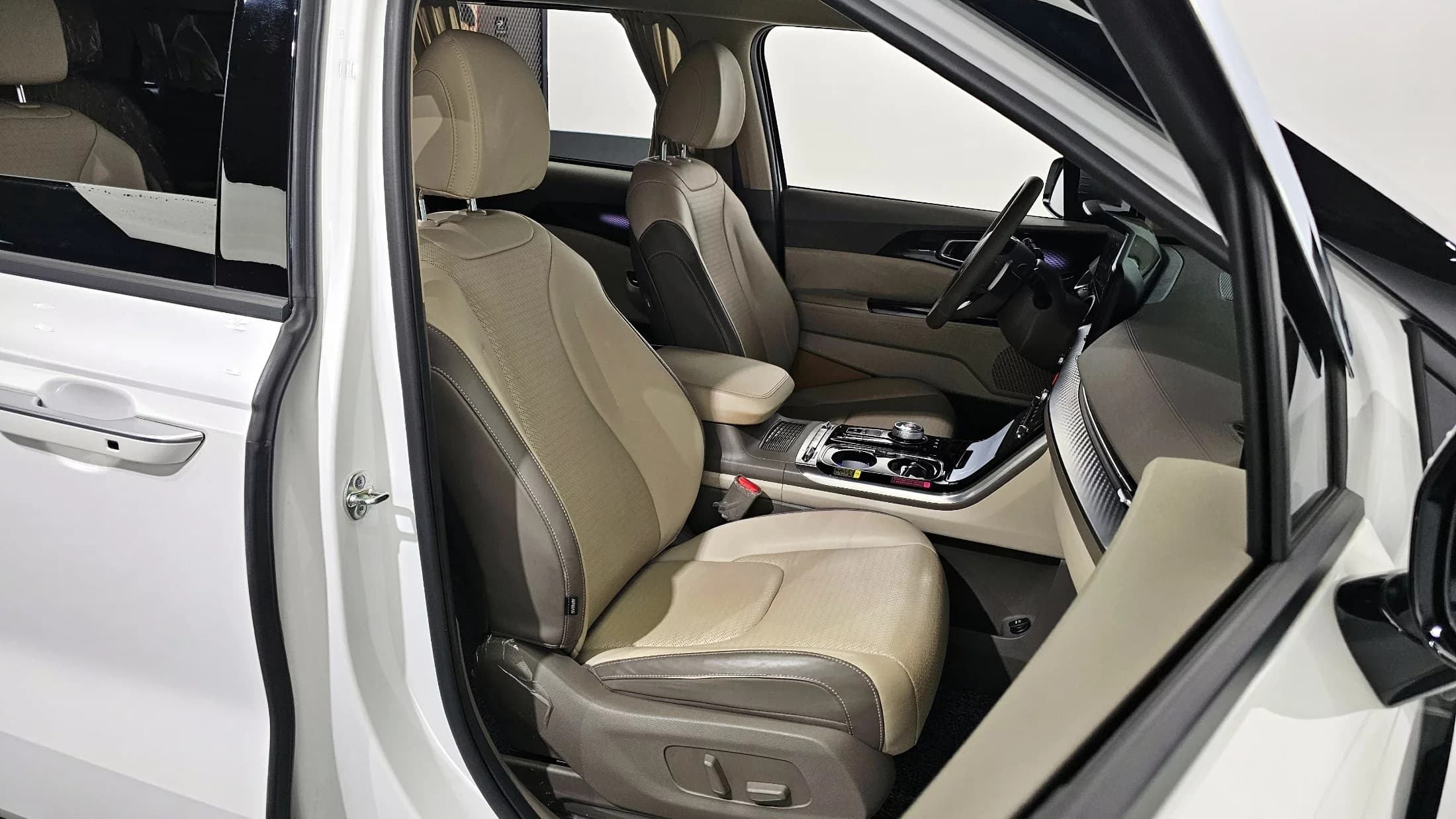 Kia Carnival 9-Seater Hi-Limousine Signature, 2023 г. 84876 км. — фото 12