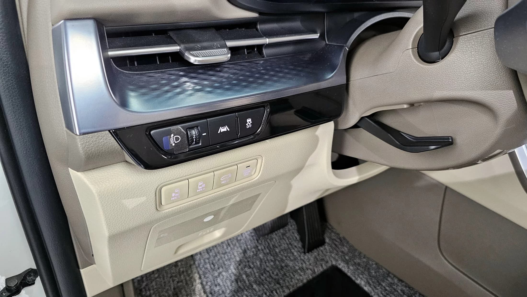 Kia Carnival 9-Seater Hi-Limousine Signature, 2023 г. 84876 км. — фото 15