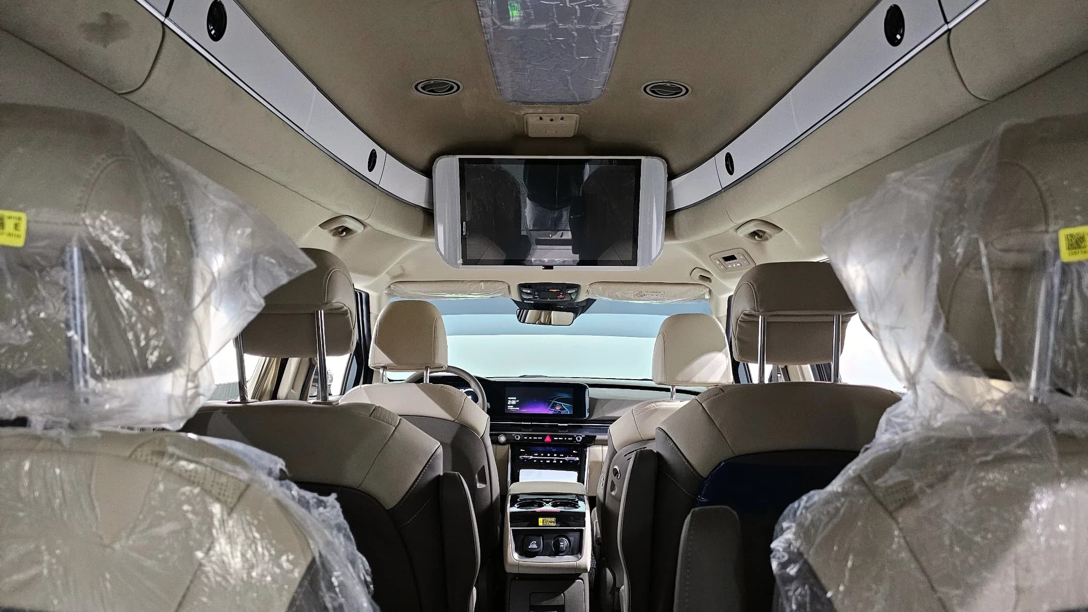 Kia Carnival 9-Seater Hi-Limousine Signature, 2023 г. 84876 км. — фото 20