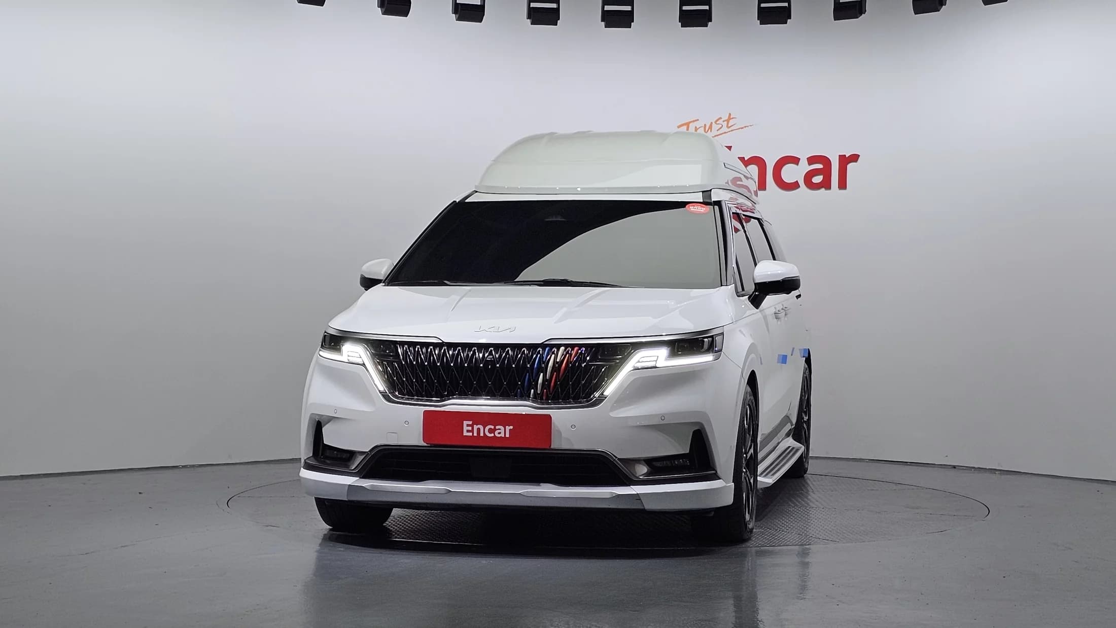 Kia Carnival 9-Seater Hi-Limousine Signature, 2023 г. 84876 км. — фото 3