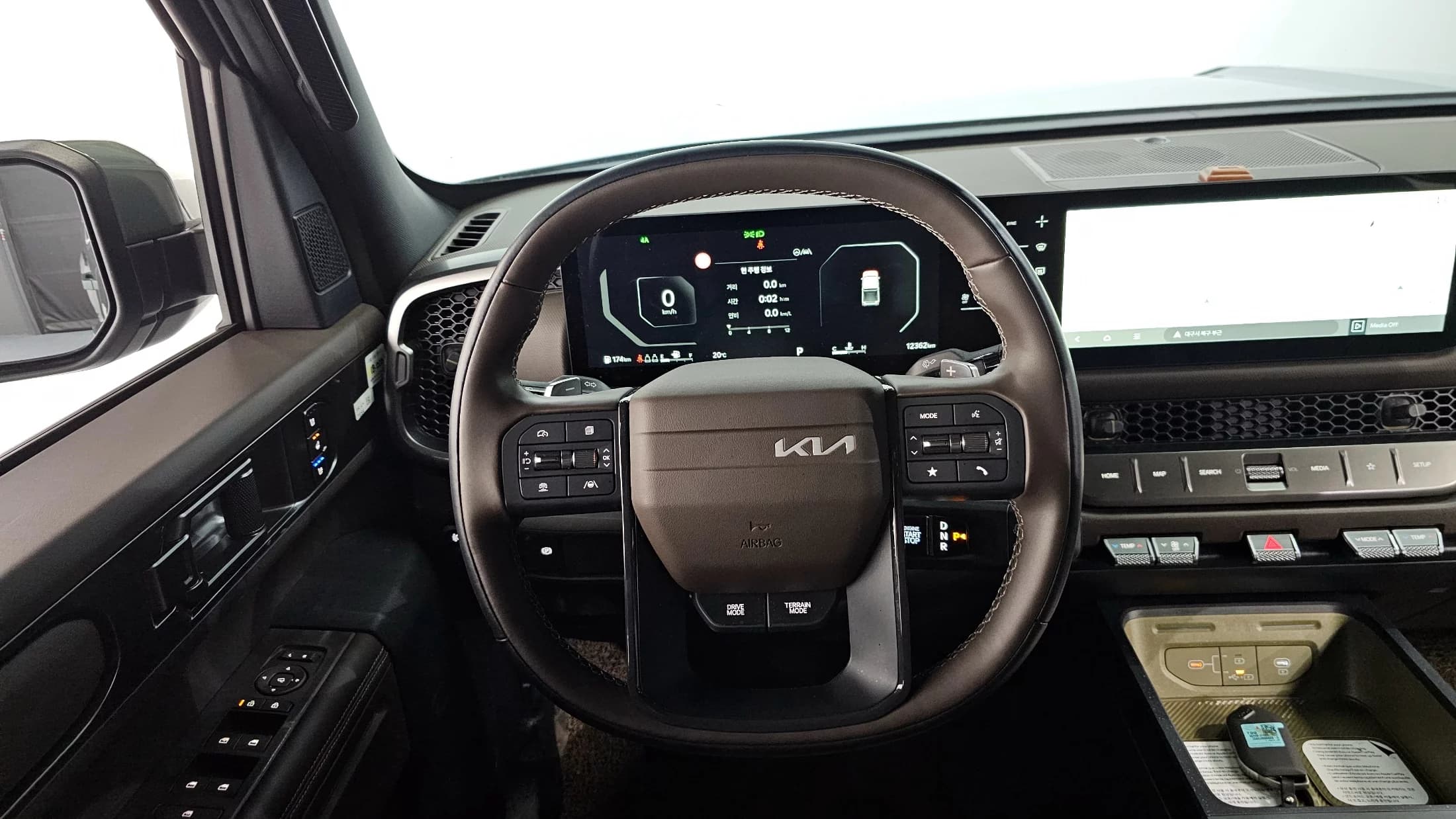Kia Tasman 2.5T Gasoline 4WD Adventure, 2025 г. 12496 км. — фото 13