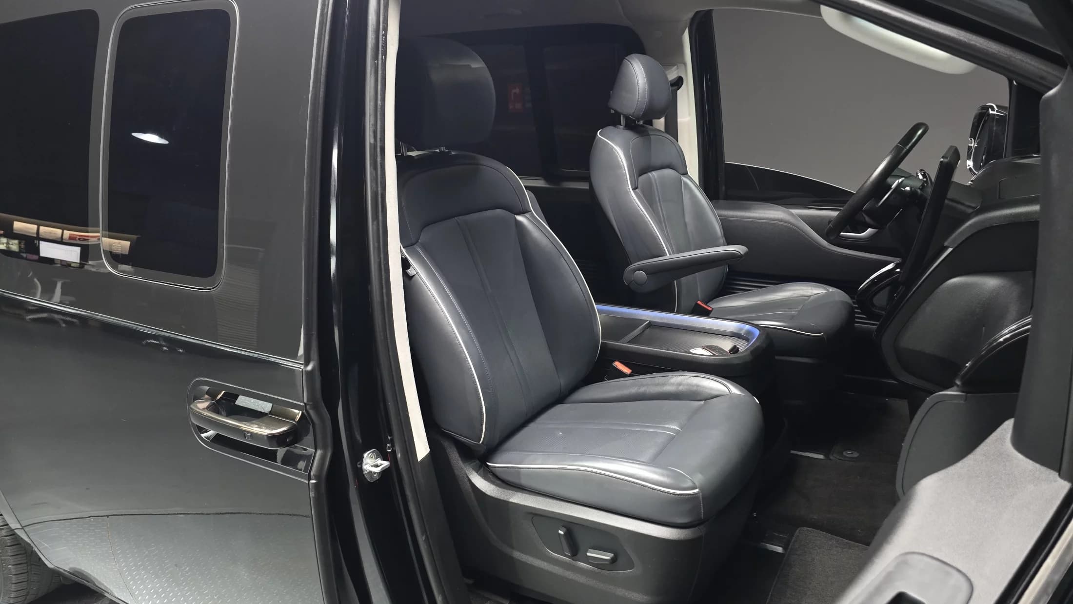 Hyundai Staria 4WD Lounge 9-Seater Inspiration, 2021 г. 94593 км. — фото 10
