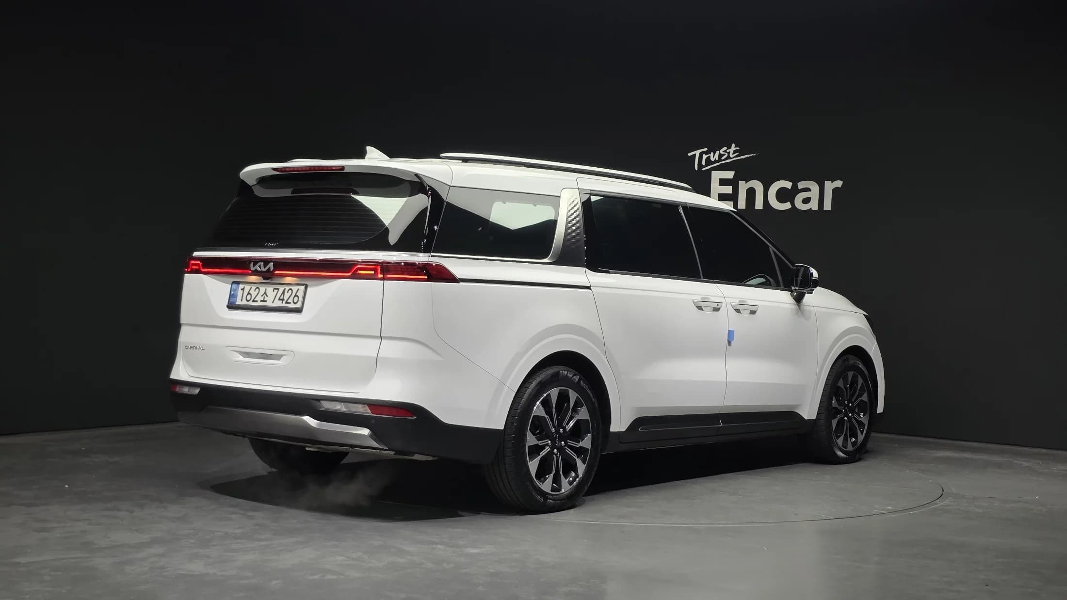 Kia Carnival Gasoline 9-Seater Signature, 2023 г. 43435 км. — фото 2