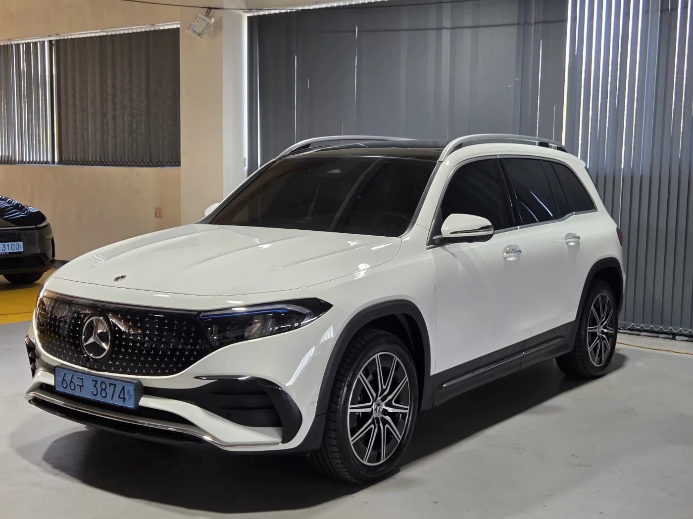 Mercedes-Benz EQB EQB300 4MATIC AMG Line, электромобиль, 2024 г. 22231 км.