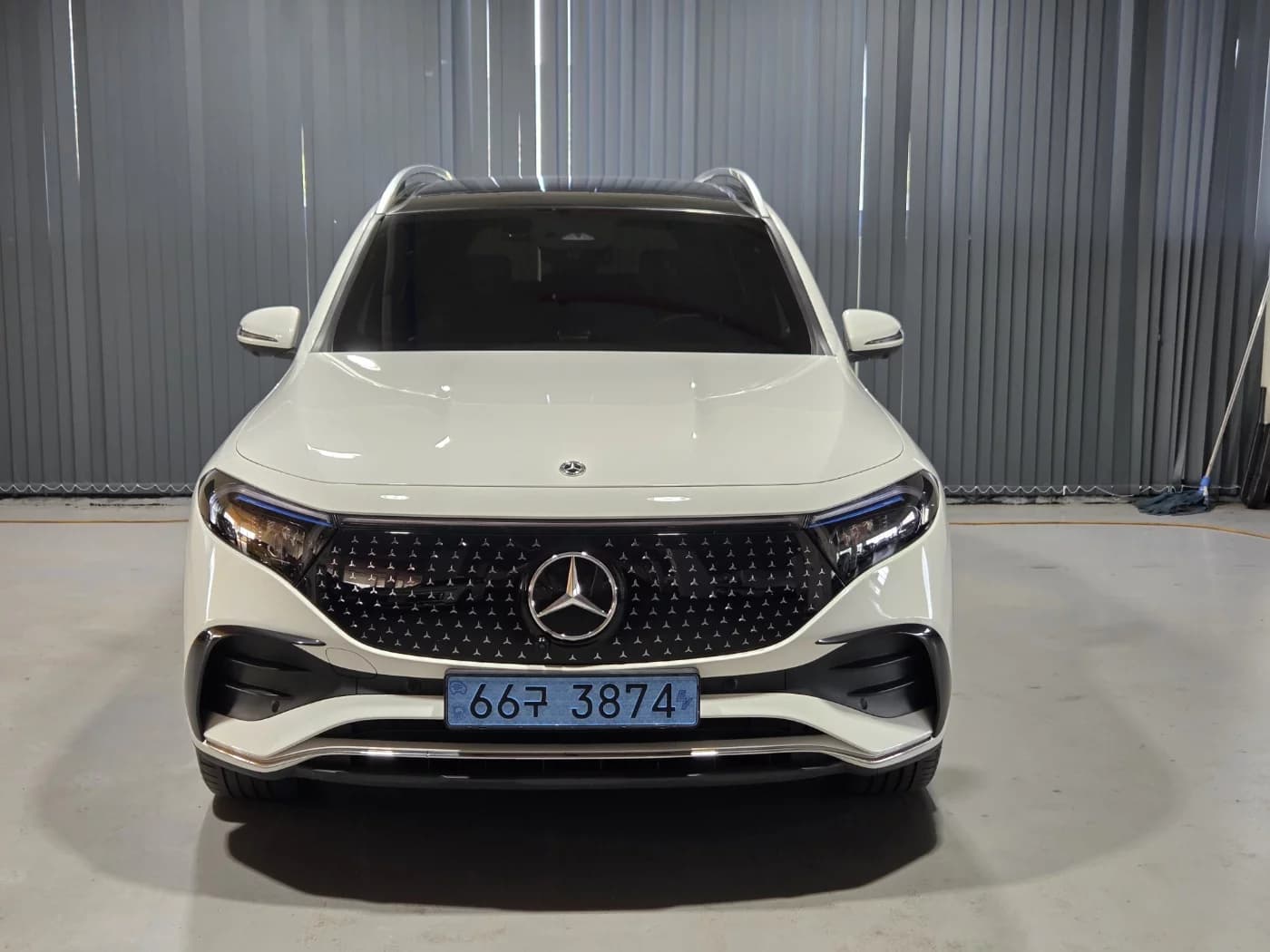 Mercedes-Benz EQB EQB300 4MATIC AMG Line, электромобиль, 2024 г. 22231 км. — фото 2