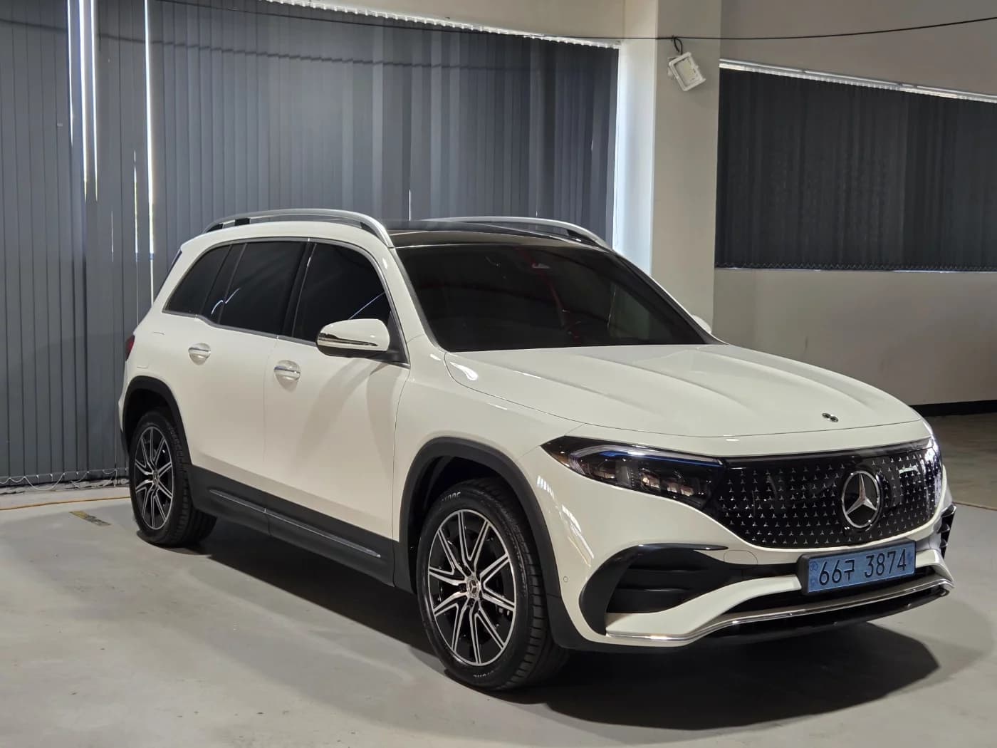 Mercedes-Benz EQB EQB300 4MATIC AMG Line, электромобиль, 2024 г. 22231 км. — фото 3