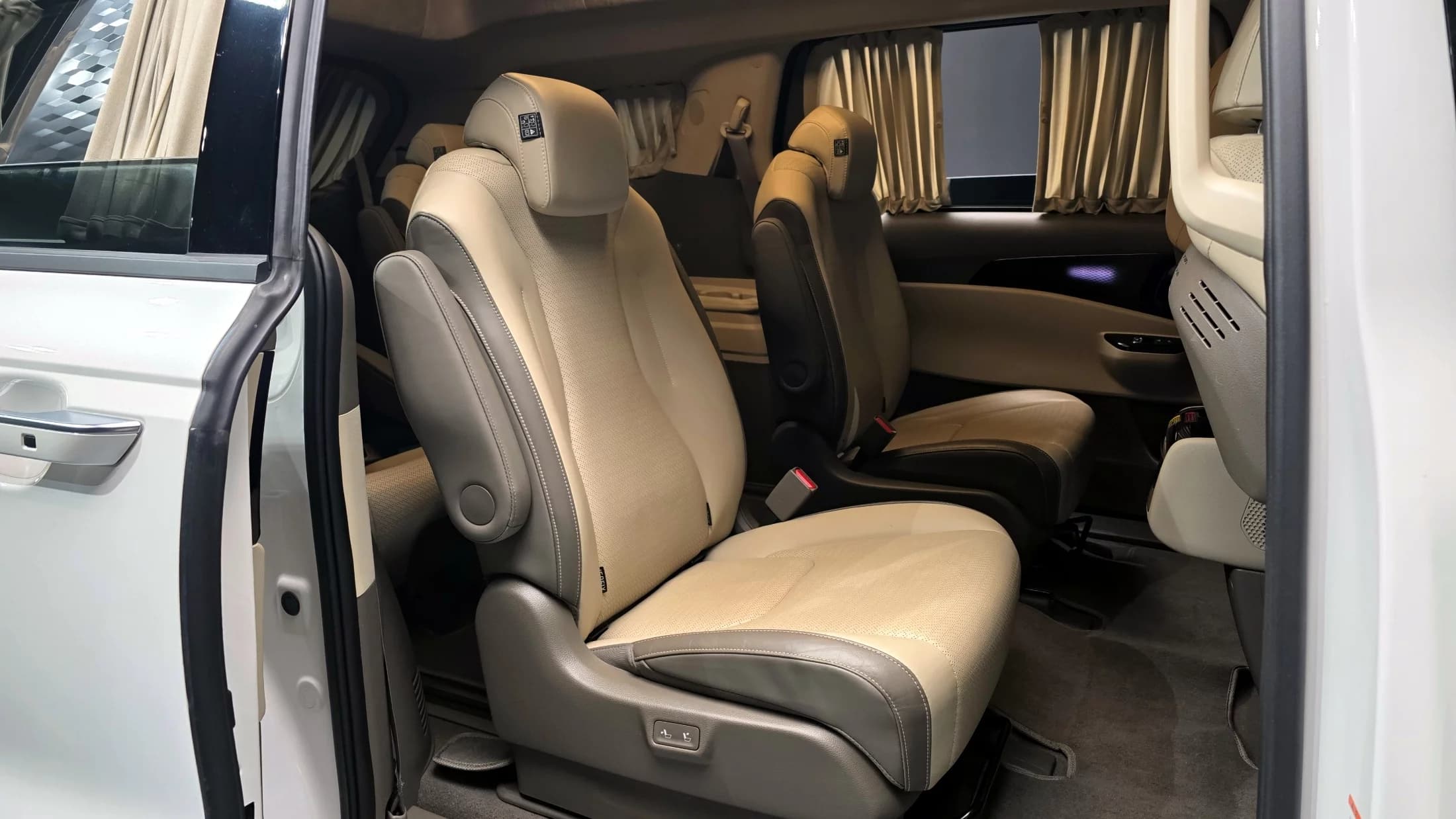 Kia Carnival Gasoline 9-Seater Hi-Limousine Signature, 2023 г. 29260 км. — фото 12