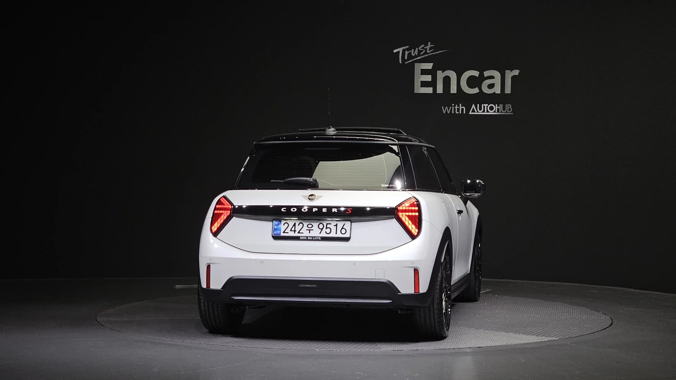 MINI Cooper Favoured 4th, 2024 г. 2975 км. — фото 4