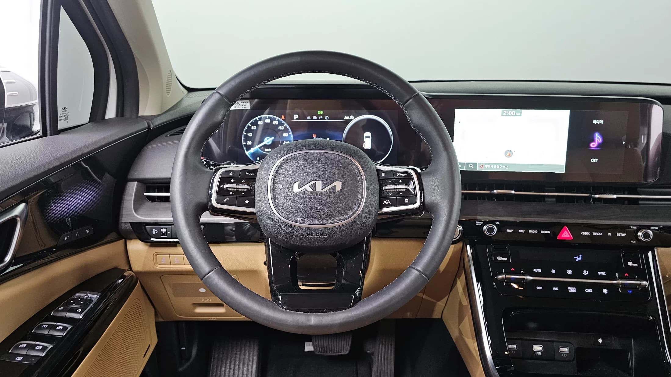 Kia Carnival 7-Seater Signature, 2023 г. 40203 км. — фото 14