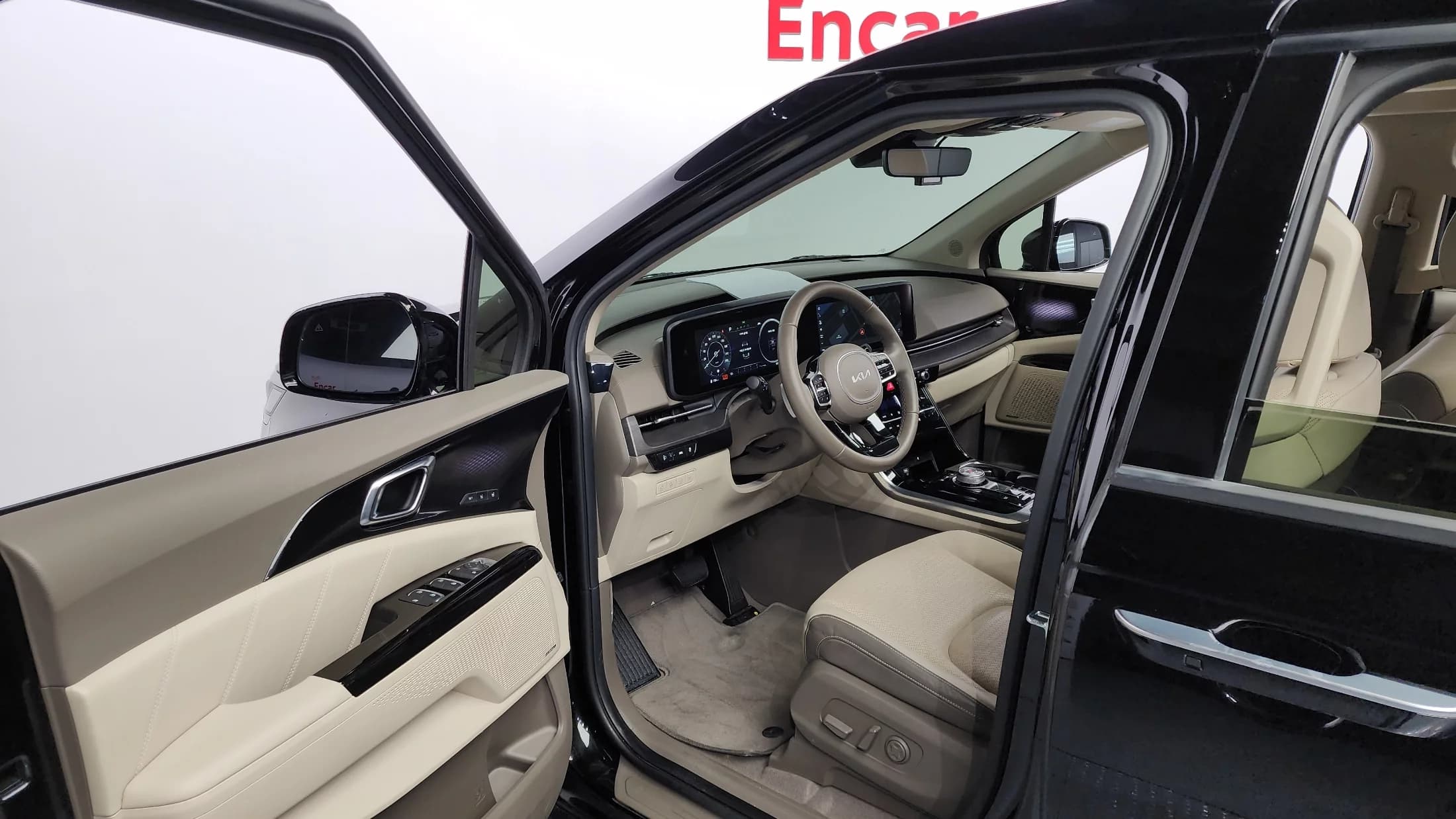 Kia Carnival Gasoline 9-Seater Signature, 2022 г. 63845 км. — фото 11