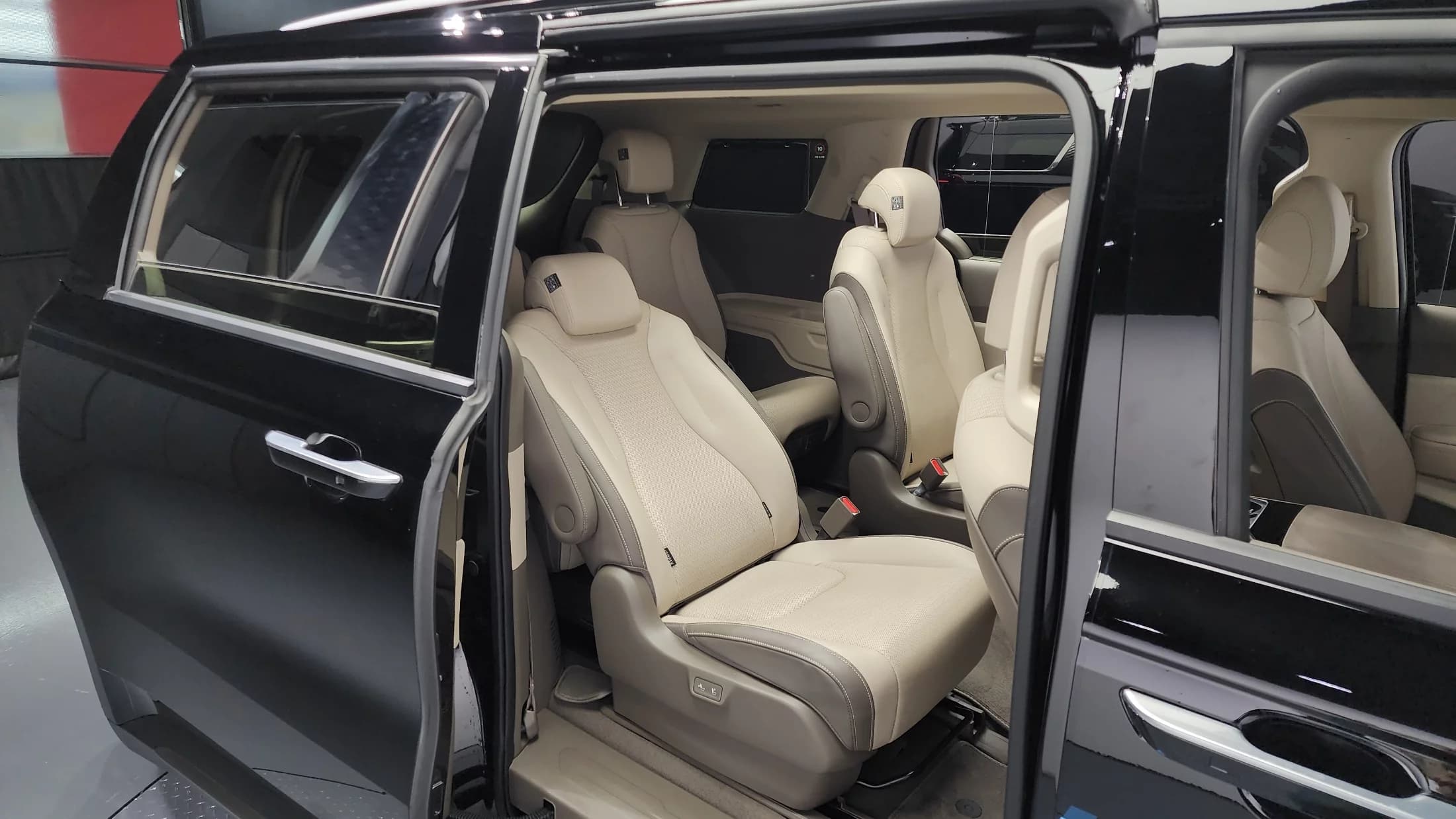 Kia Carnival Gasoline 9-Seater Signature, 2022 г. 63845 км. — фото 12