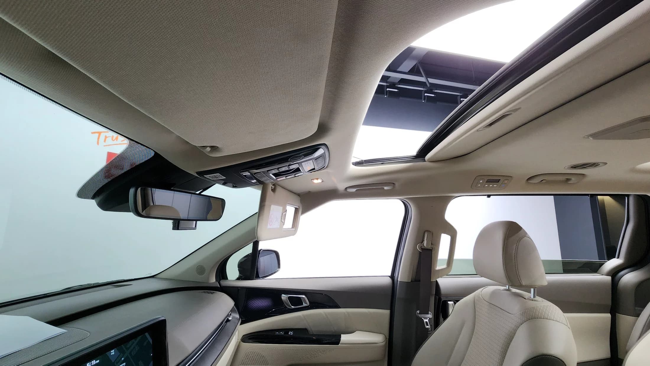 Kia Carnival Gasoline 9-Seater Signature, 2022 г. 63845 км. — фото 18