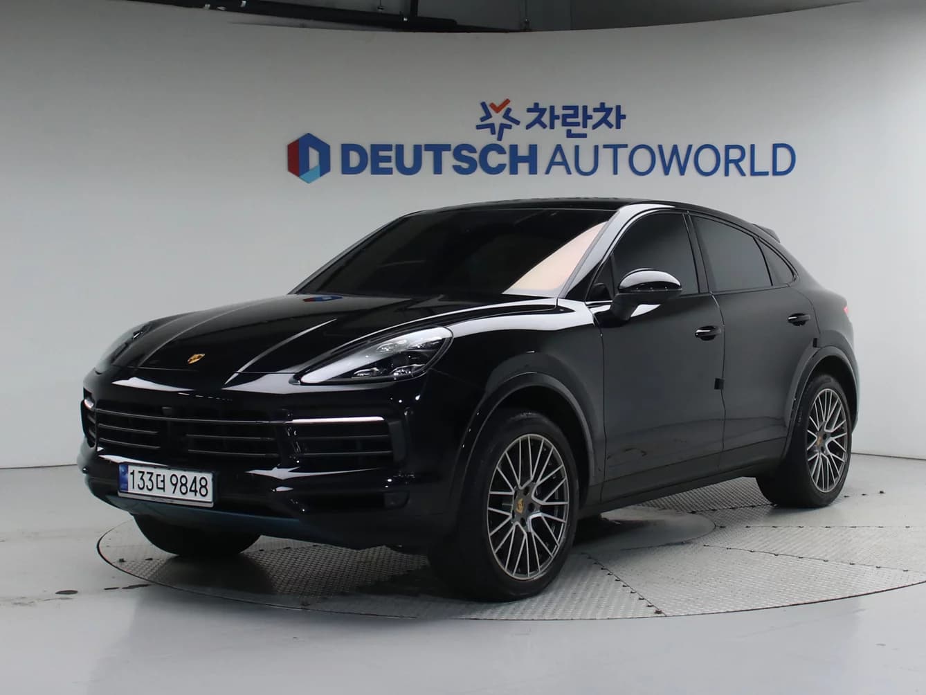 Porsche CAYENNE 3.0 COUPE PLATINUM EDITION, 2023 г. 30017 км. — фото 2