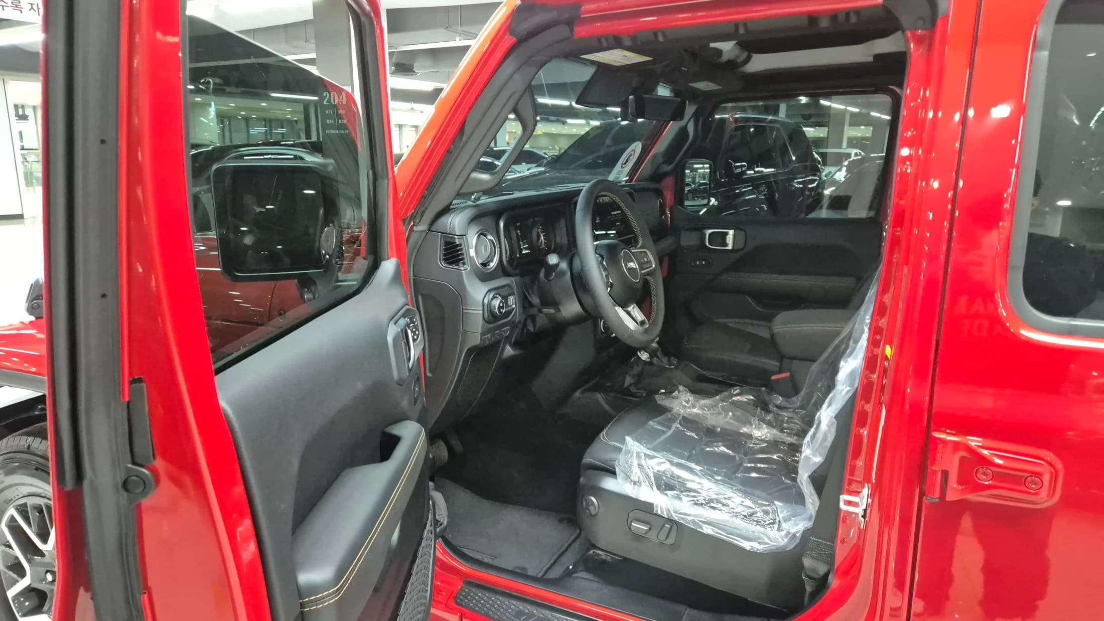 Jeep WRANGLER 2.0 Sahara 4Door, 2024 г. 4255 км. — фото 8