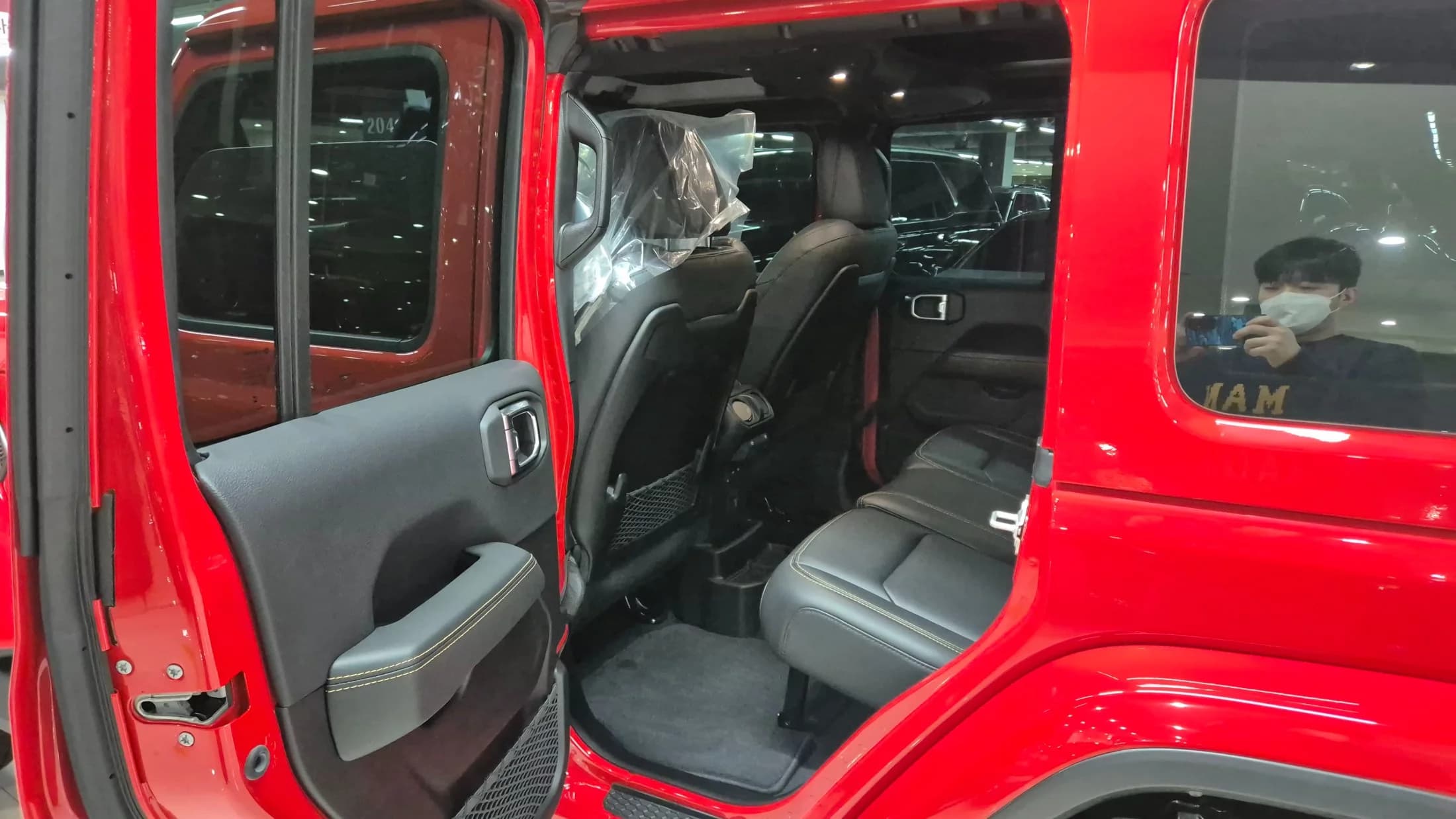 Jeep WRANGLER 2.0 Sahara 4Door, 2024 г. 4255 км. — фото 9