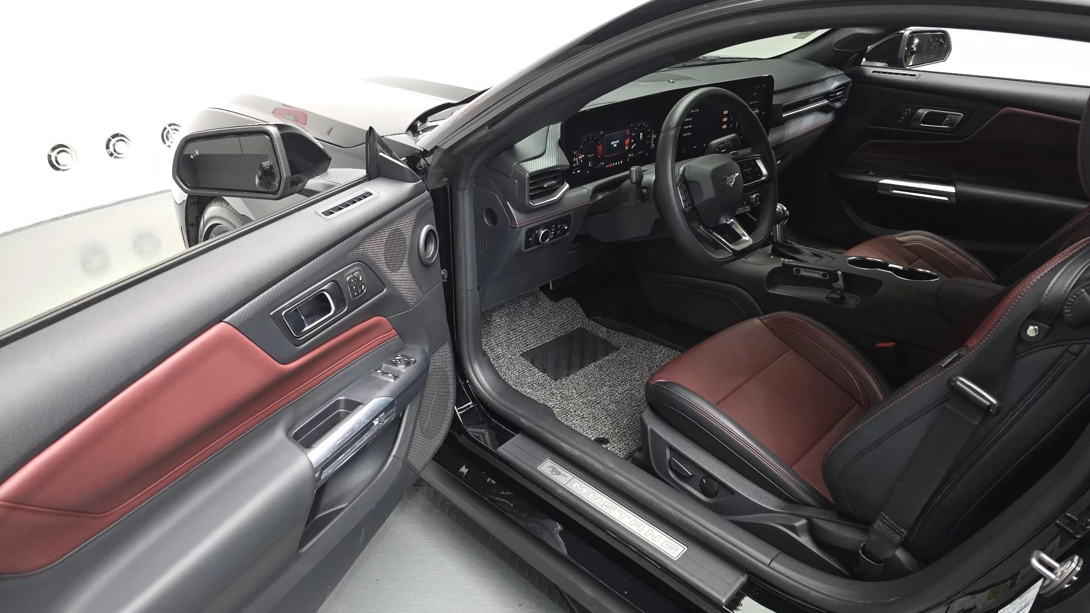 Ford MUSTANG 2.3 EcoBoost Premium Coupe, 2024 г. 9230 км. — фото 11