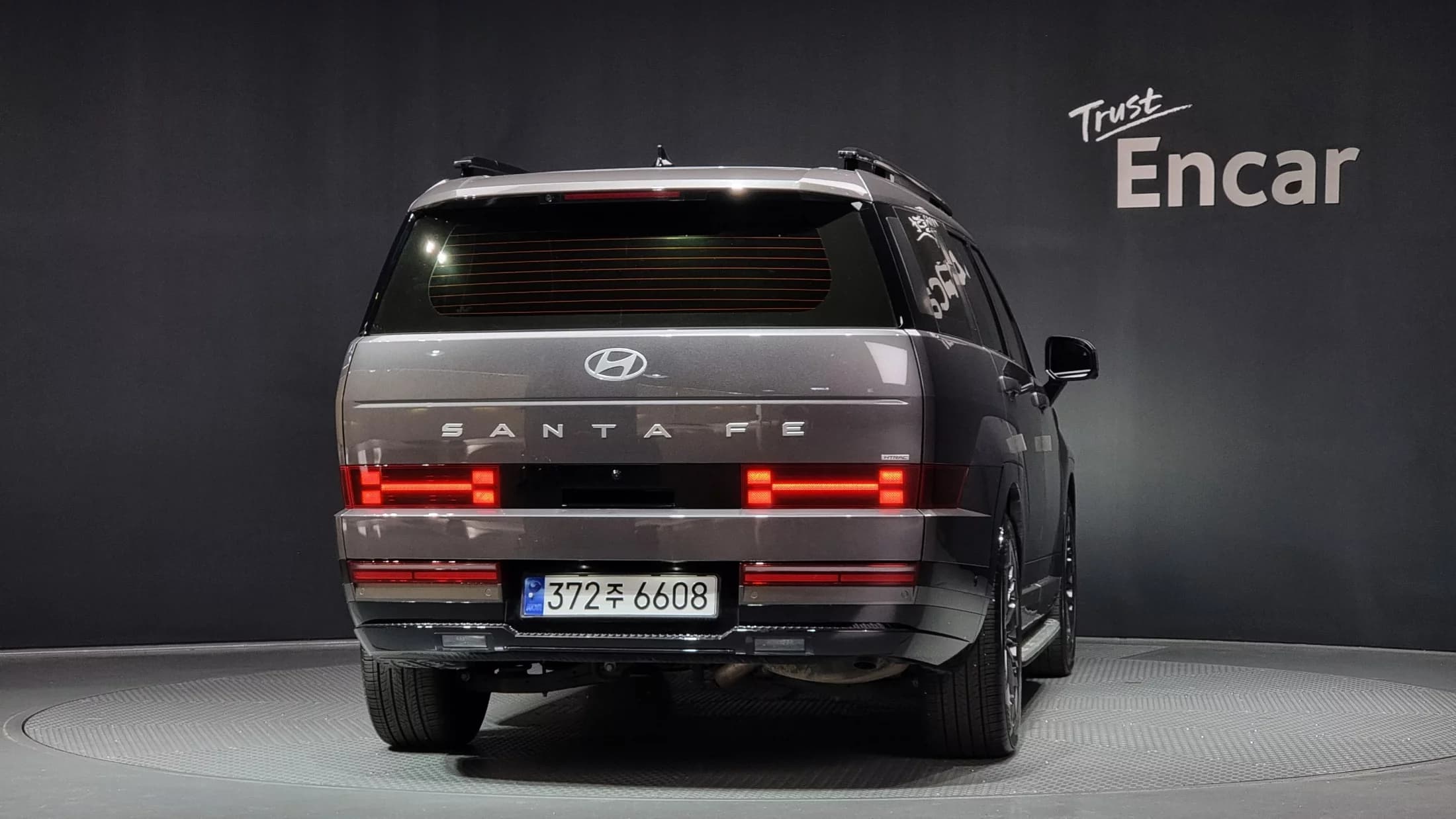 Hyundai Santa Fe HEV 1.6 4WD Calligraphy, гибрид, 2023 г. 17604 км. — фото 4