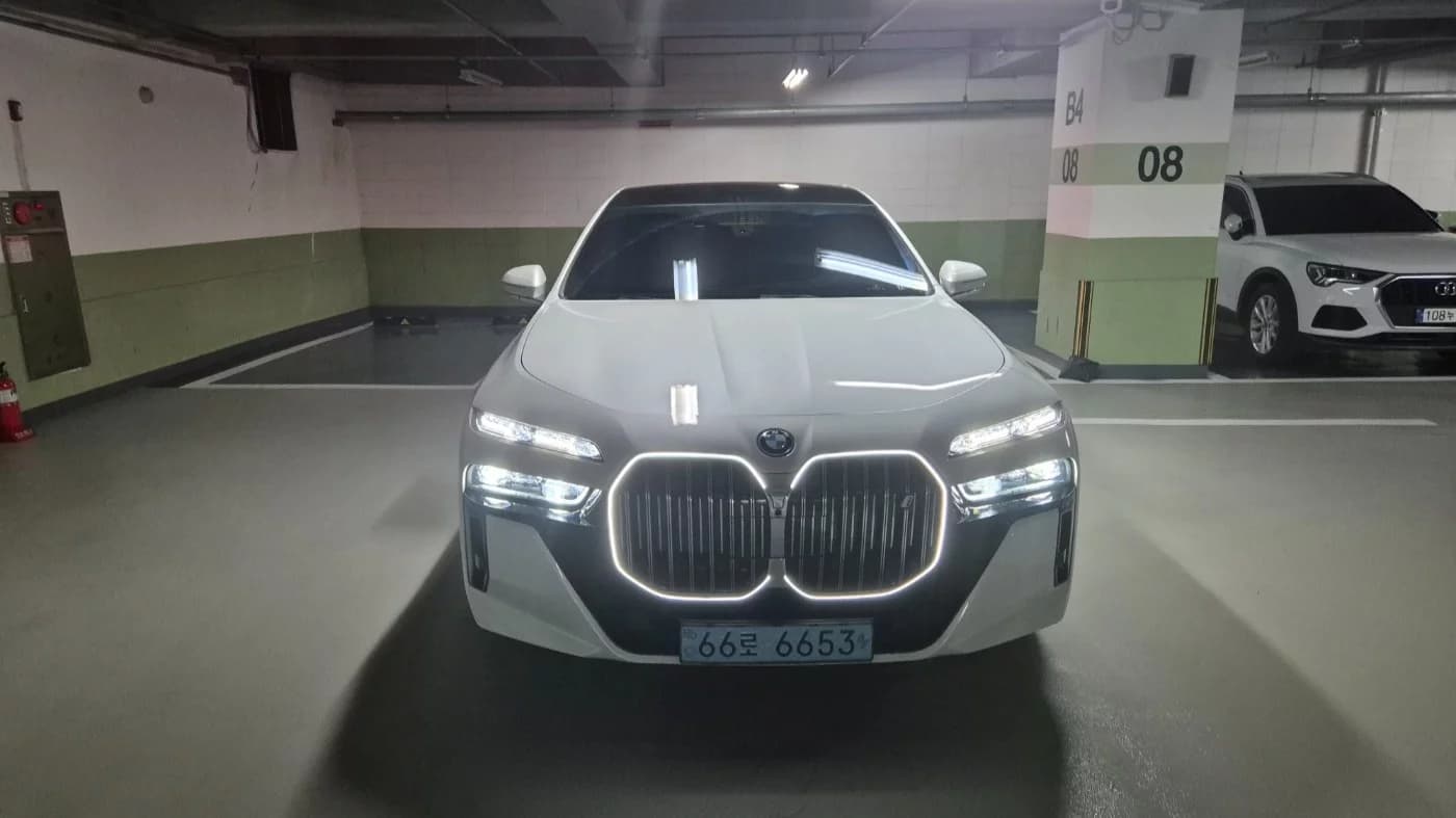 BMW i7 eDrive 50 M Sport, электромобиль, 2023 г. 81488 км. — фото 2