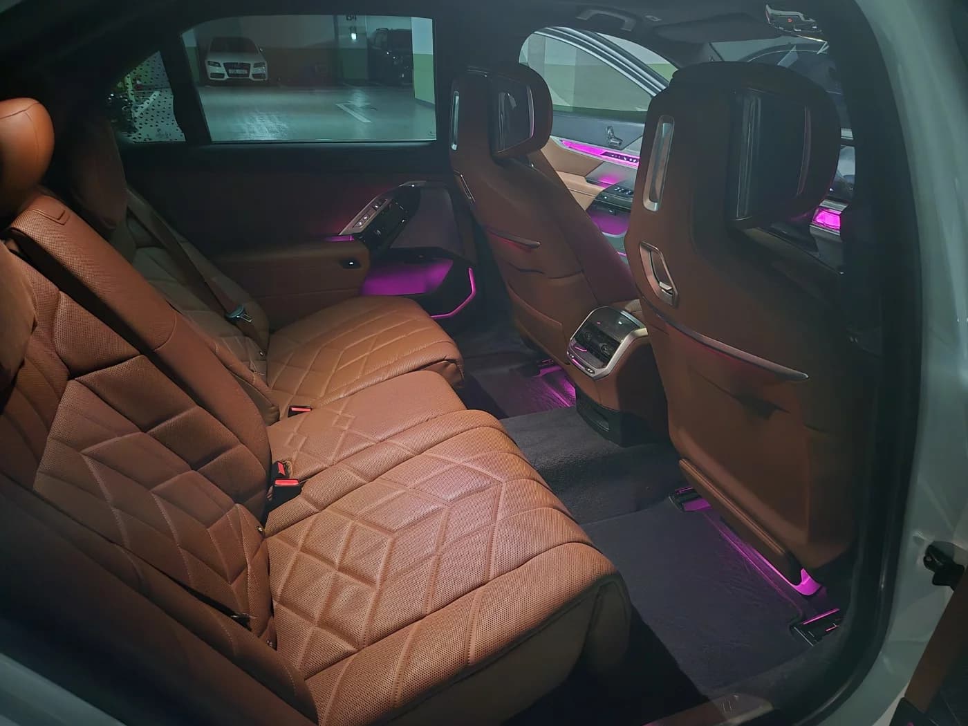 BMW i7 eDrive 50 M Sport, электромобиль, 2023 г. 81488 км. — фото 18