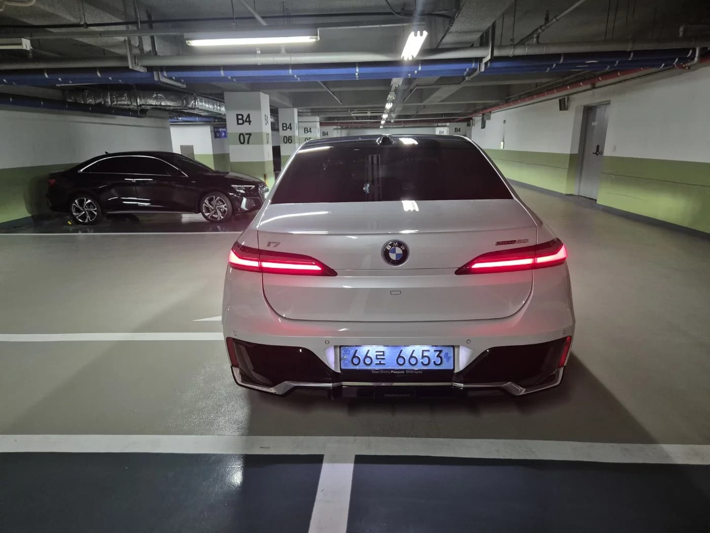 BMW i7 eDrive 50 M Sport, электромобиль, 2023 г. 81488 км. — фото 4