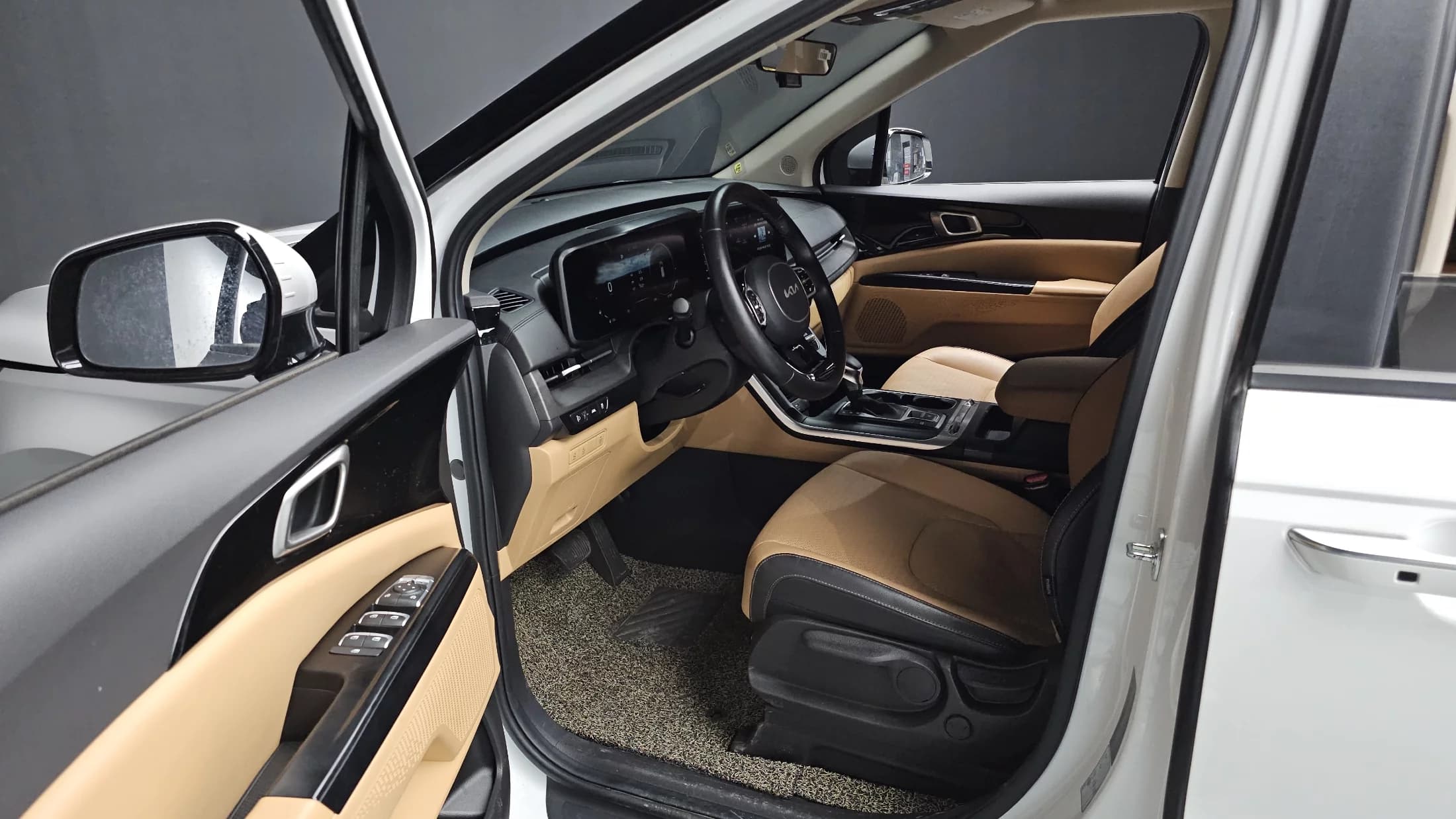 Kia Carnival Gasoline 9-Seater Prestige, 2022 г. 31778 км. — фото 11