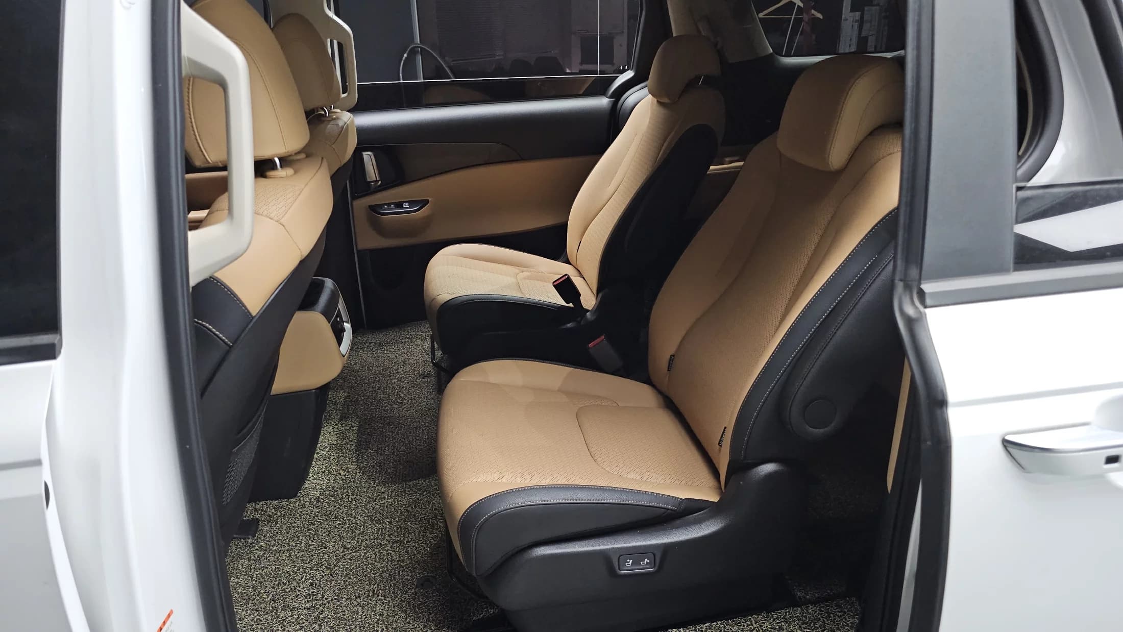 Kia Carnival Gasoline 9-Seater Prestige, 2022 г. 31778 км. — фото 12