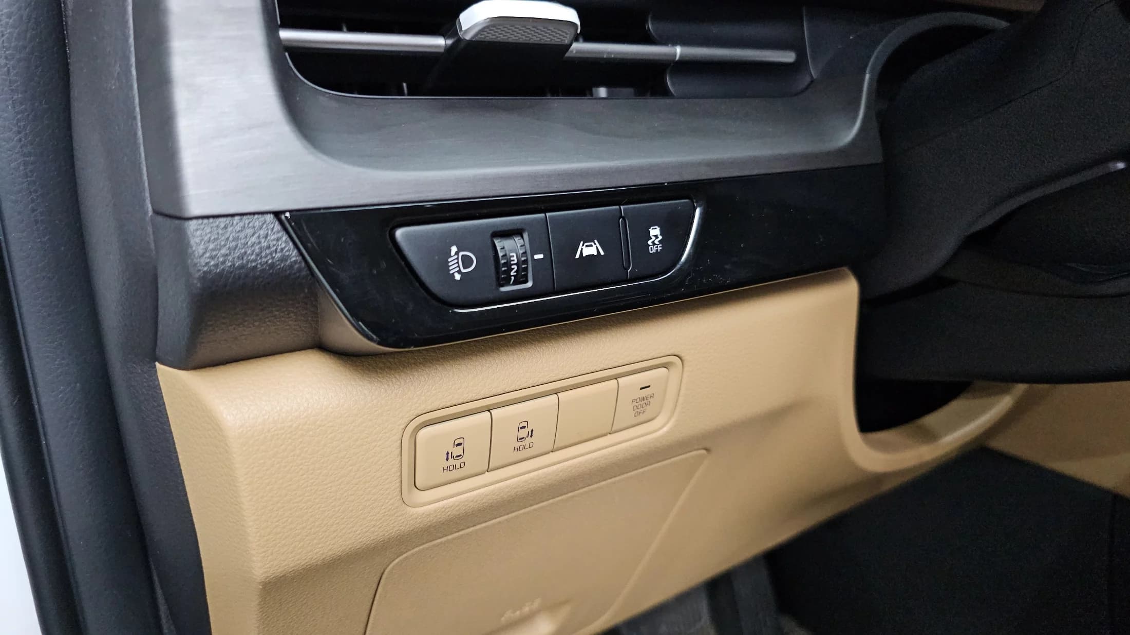Kia Carnival Gasoline 9-Seater Prestige, 2022 г. 31778 км. — фото 18
