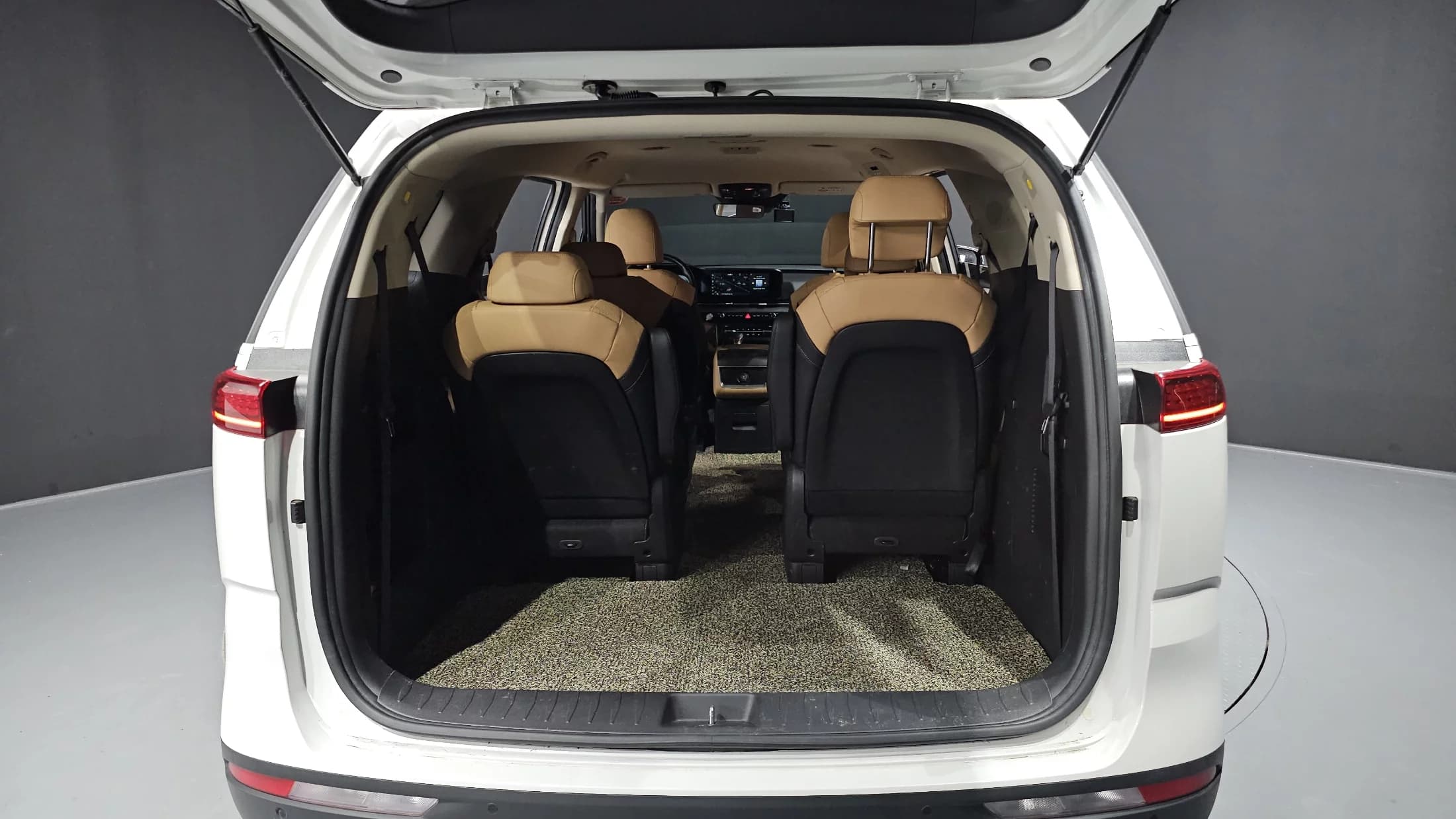 Kia Carnival Gasoline 9-Seater Prestige, 2022 г. 31778 км. — фото 20