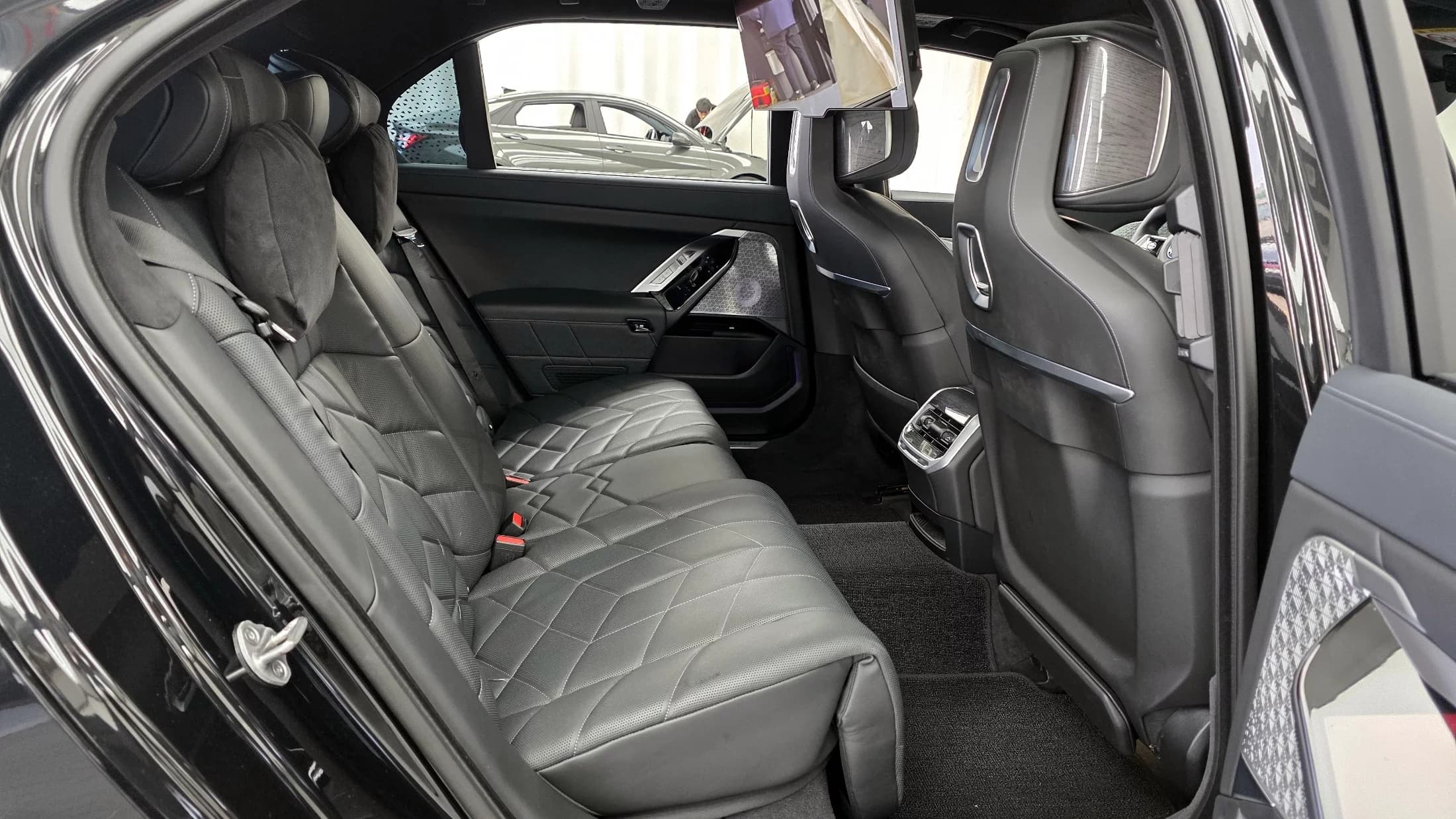 BMW i7 xDrive 60 M sport, электромобиль, 2023 г. 36466 км. — фото 12