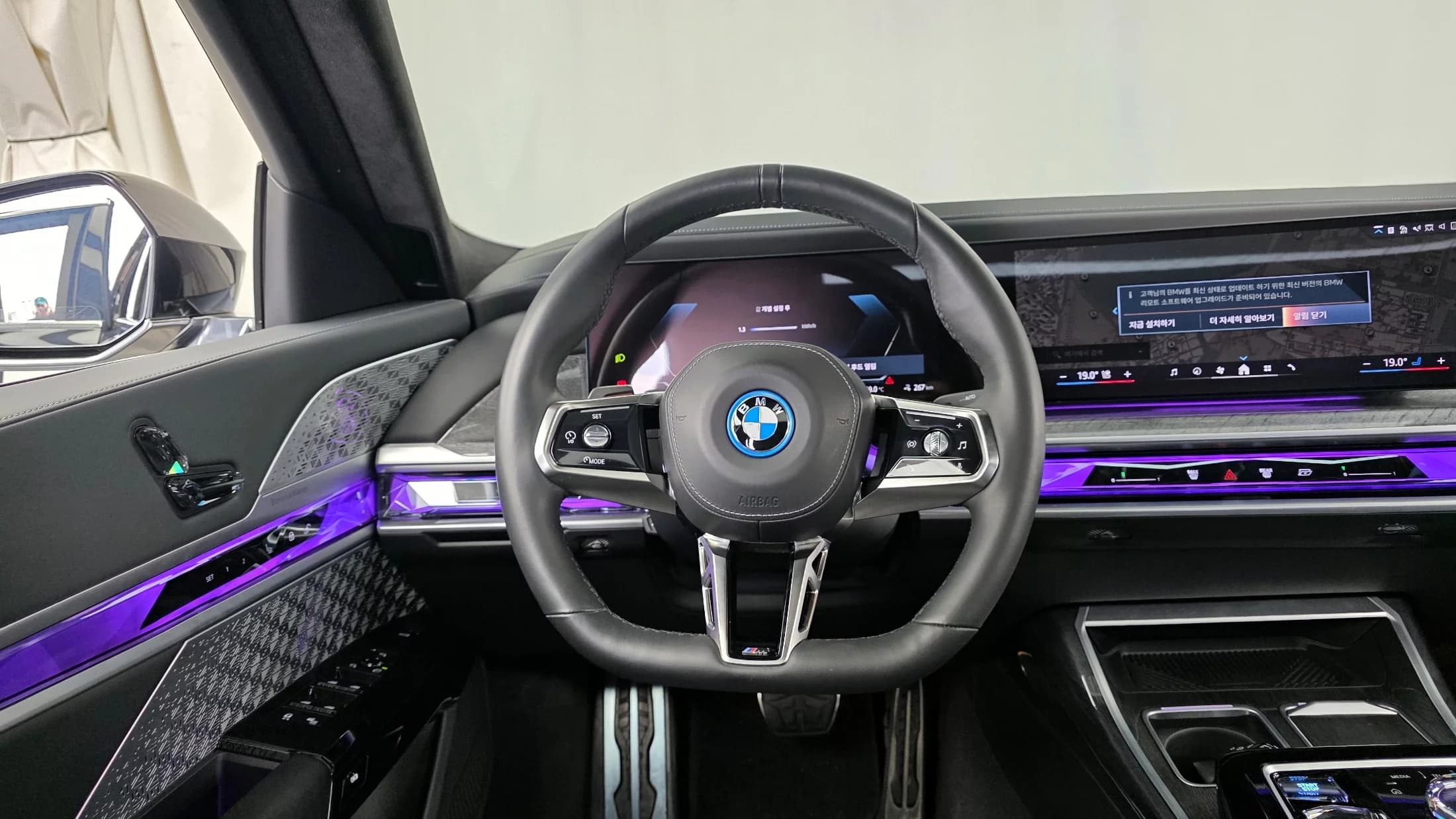 BMW i7 xDrive 60 M sport, электромобиль, 2023 г. 36466 км. — фото 13