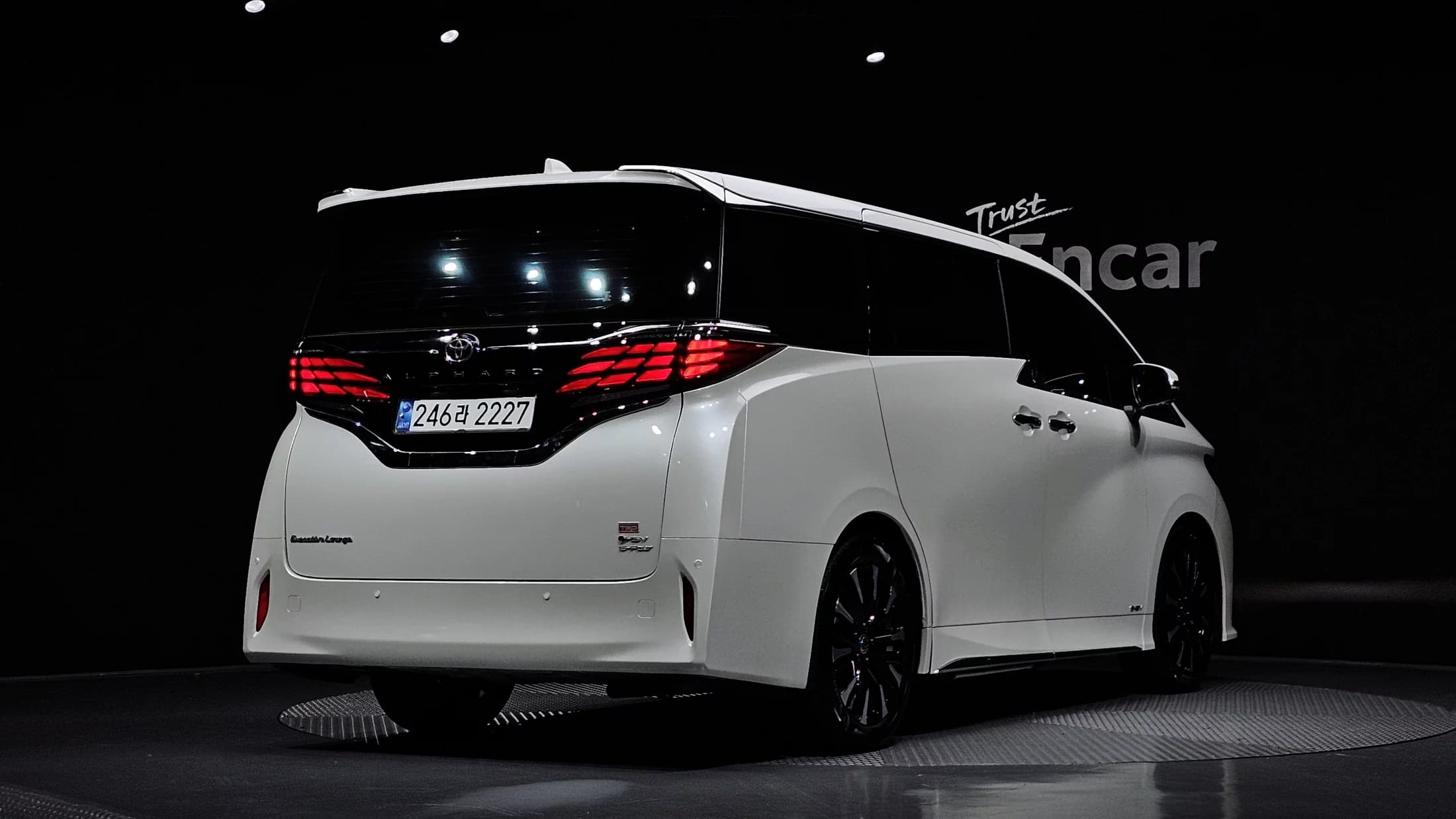 Toyota ALPHARD AWD, гибрид, 2024 г. 12674 км. — фото 2