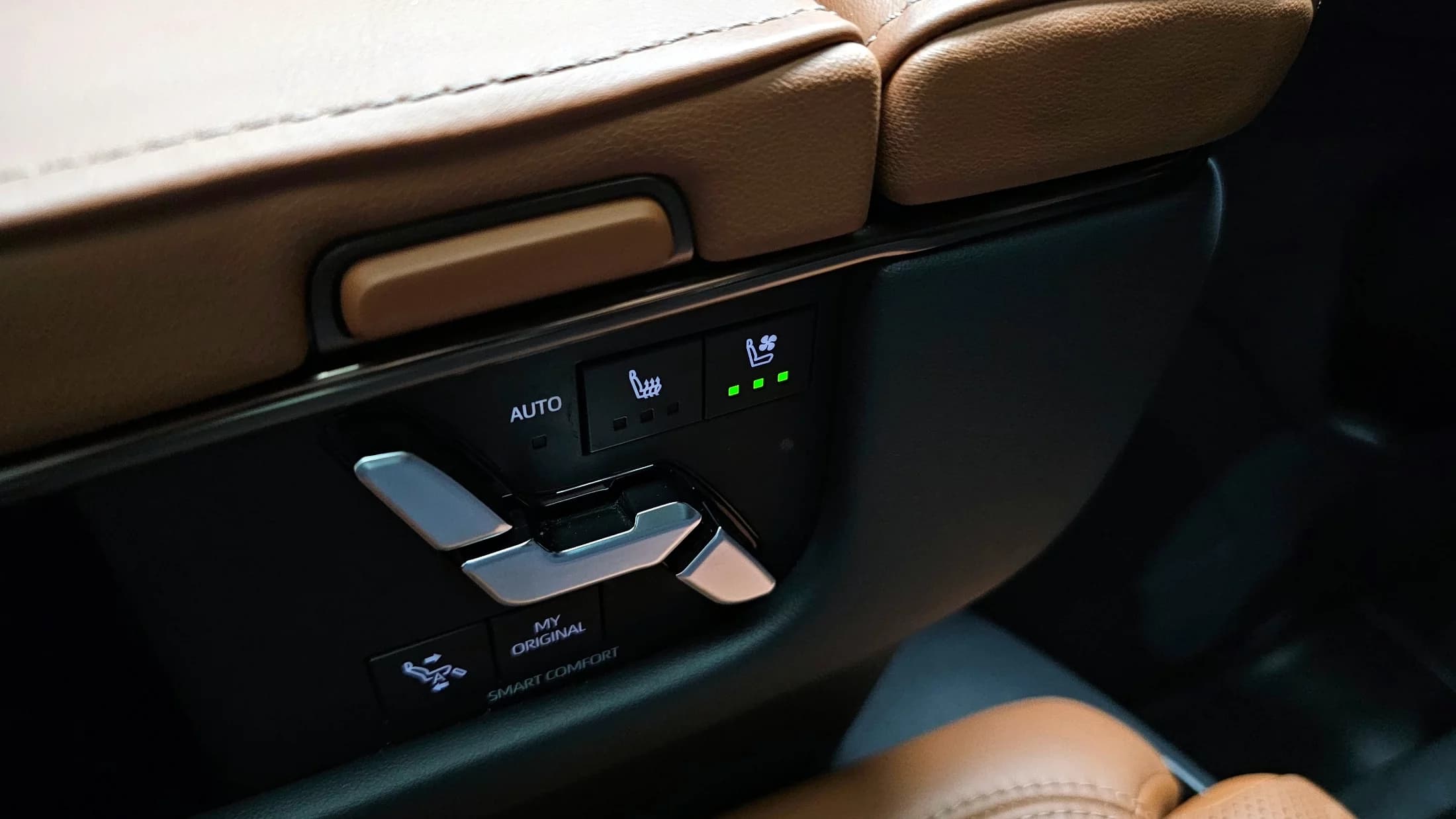 Toyota ALPHARD AWD, гибрид, 2024 г. 12674 км. — фото 17