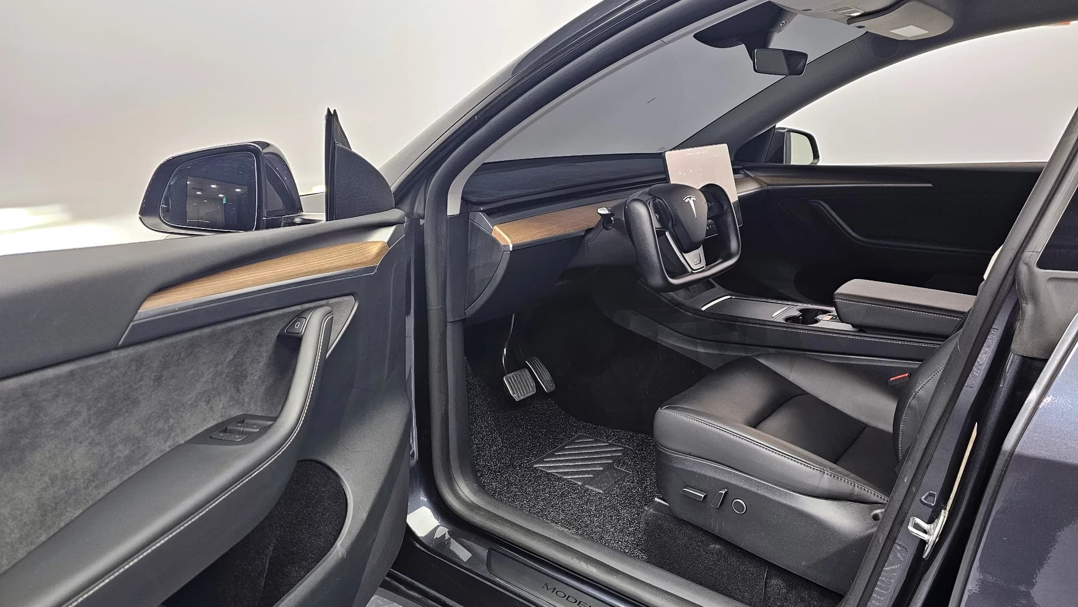 Tesla Model Y RWD, электромобиль, 2024 г. 18362 км. — фото 10
