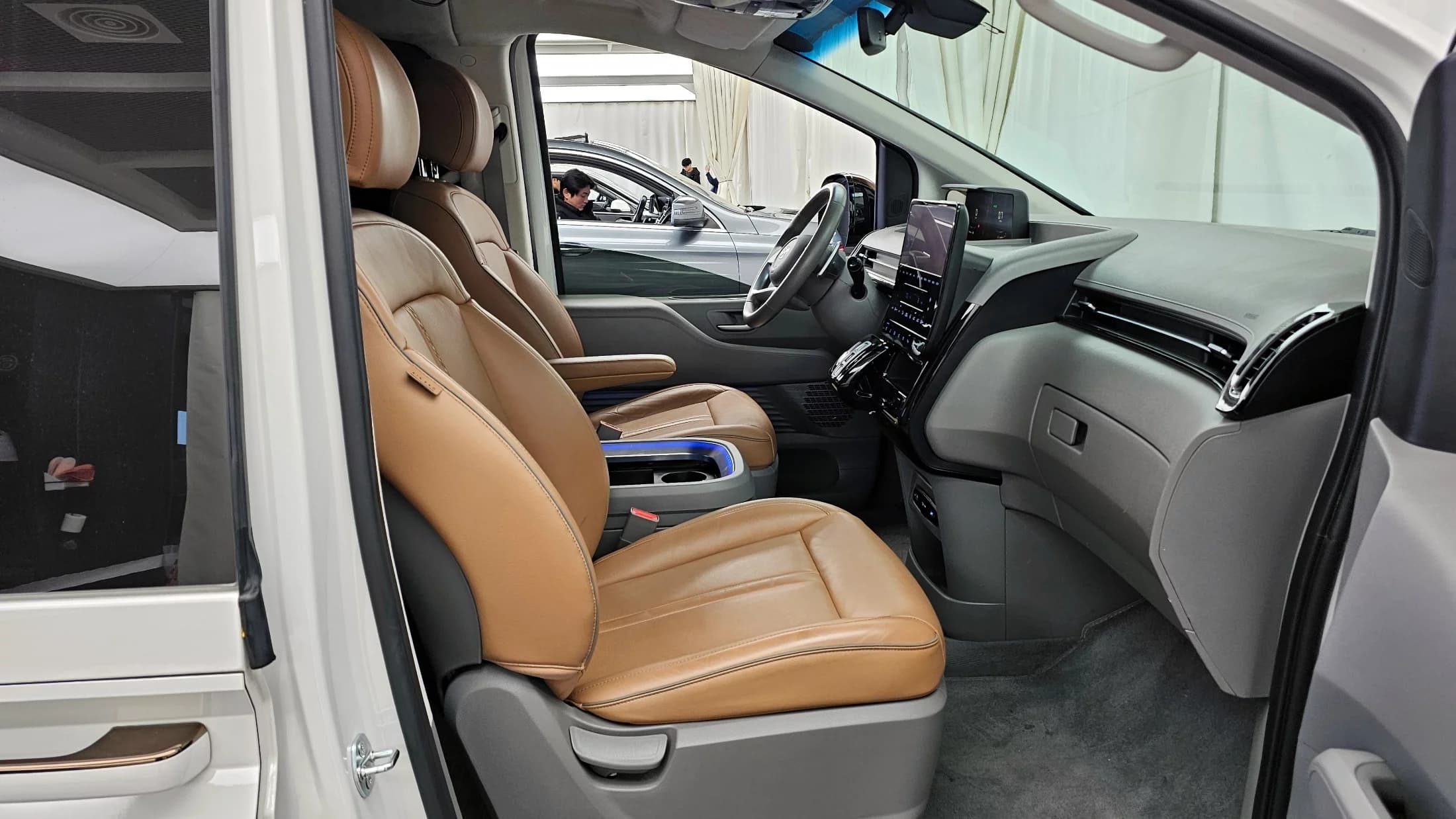 Hyundai Staria 2WD Camping Car Prestige Camper 4Seater, 2024 г. 23583 км. — фото 11