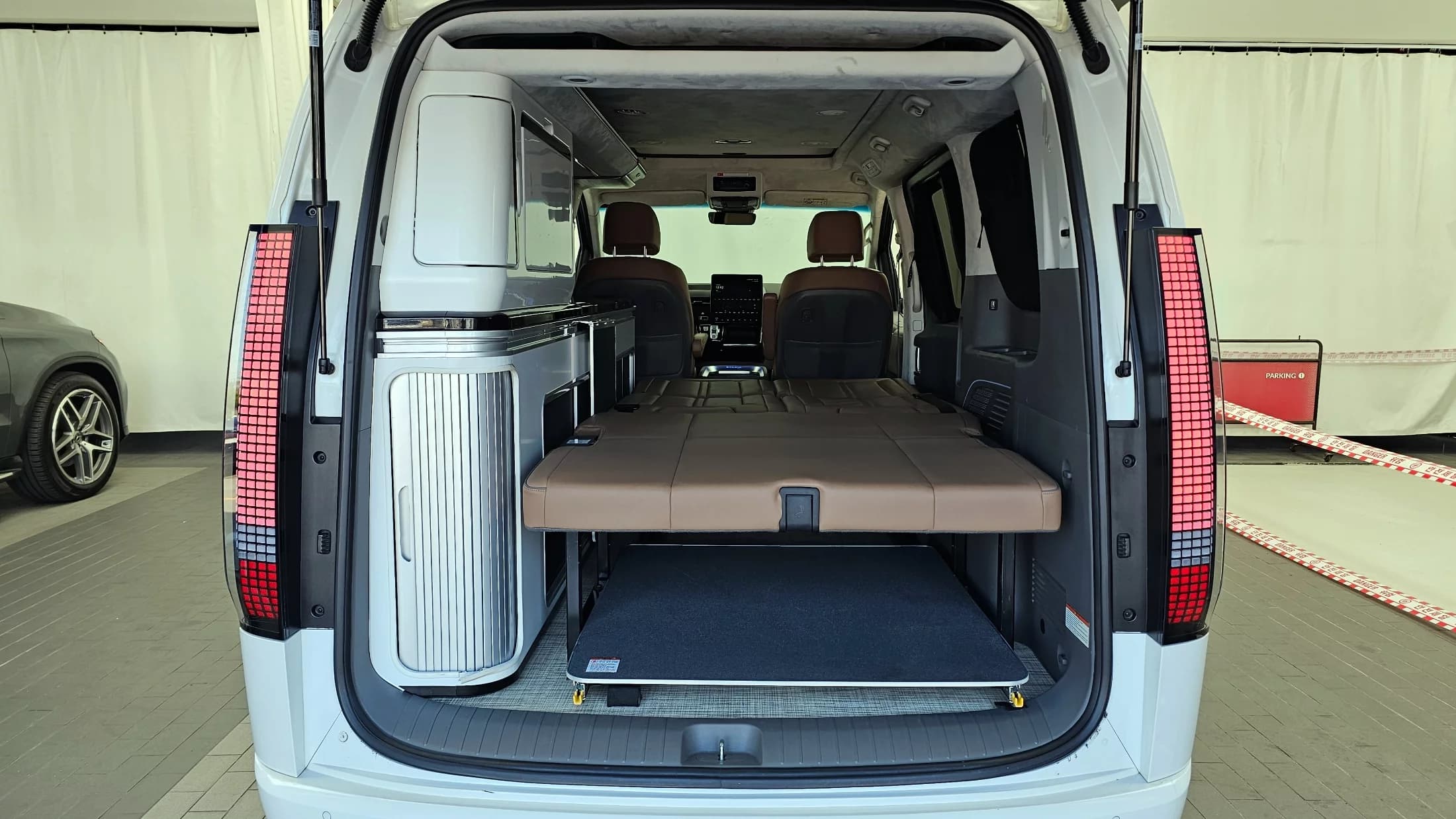 Hyundai Staria 2WD Camping Car Prestige Camper 4Seater, 2024 г. 23583 км. — фото 20