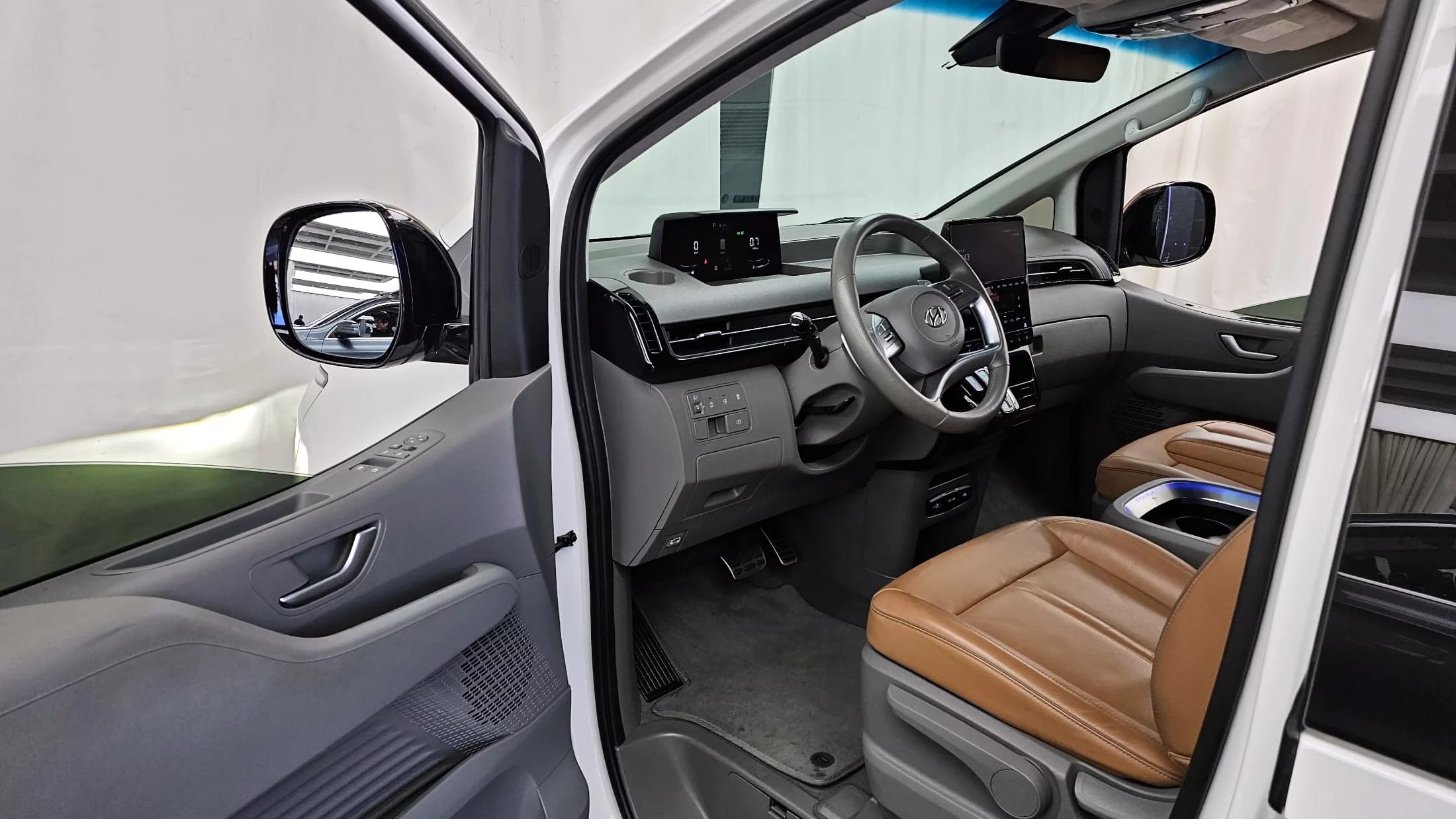 Hyundai Staria 2WD Camping Car Prestige Camper 4Seater, 2024 г. 23583 км. — фото 10
