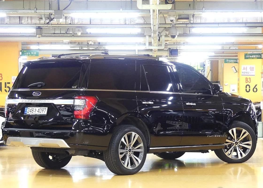 Ford EXPEDITION Platinum 4WD 7Seater, 2021 г. 47078 км. — фото 2