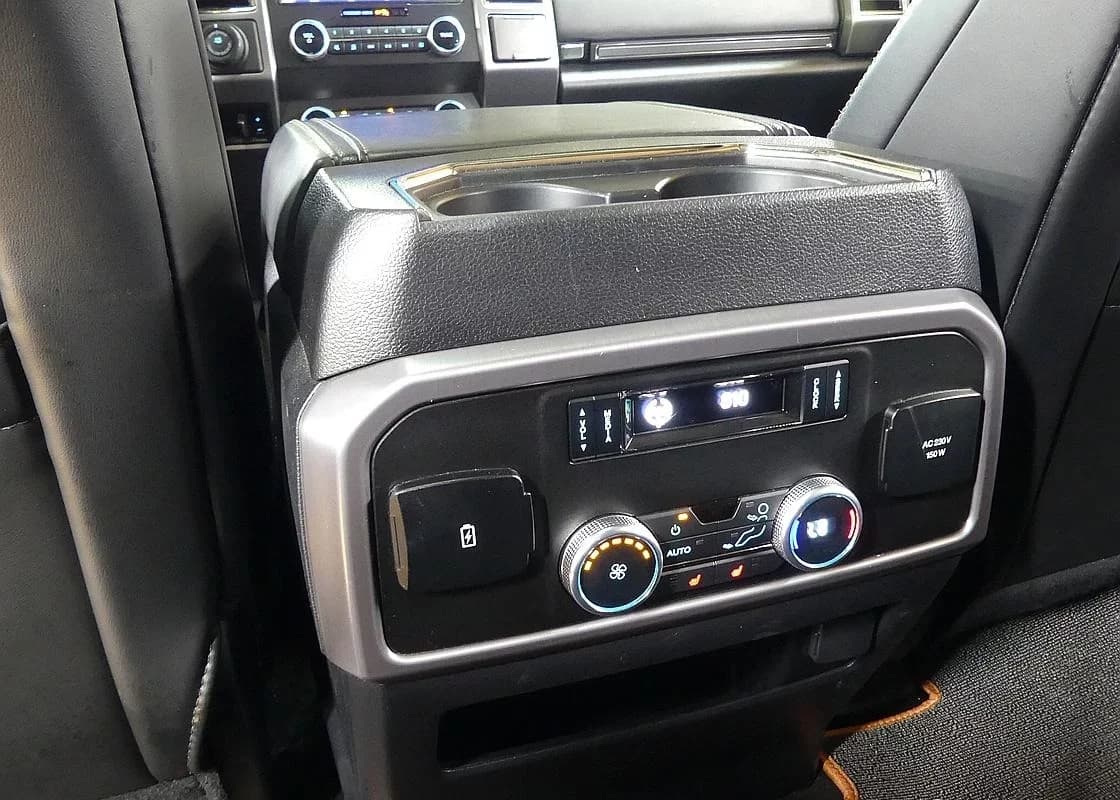 Ford EXPEDITION Platinum 4WD 7Seater, 2021 г. 47078 км. — фото 16