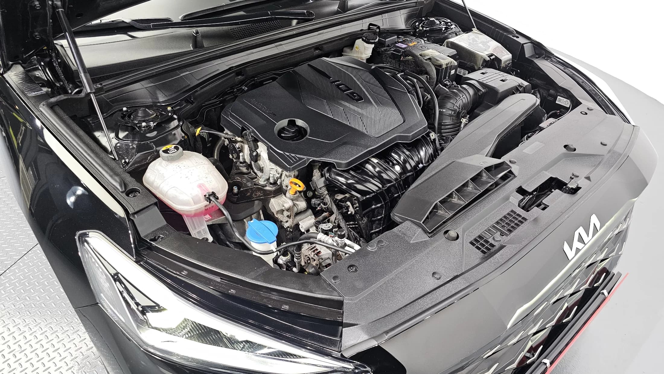 Kia K8 2.5 Gasoline 2WD Noblesse, 2022 г. 95320 км. — фото 6