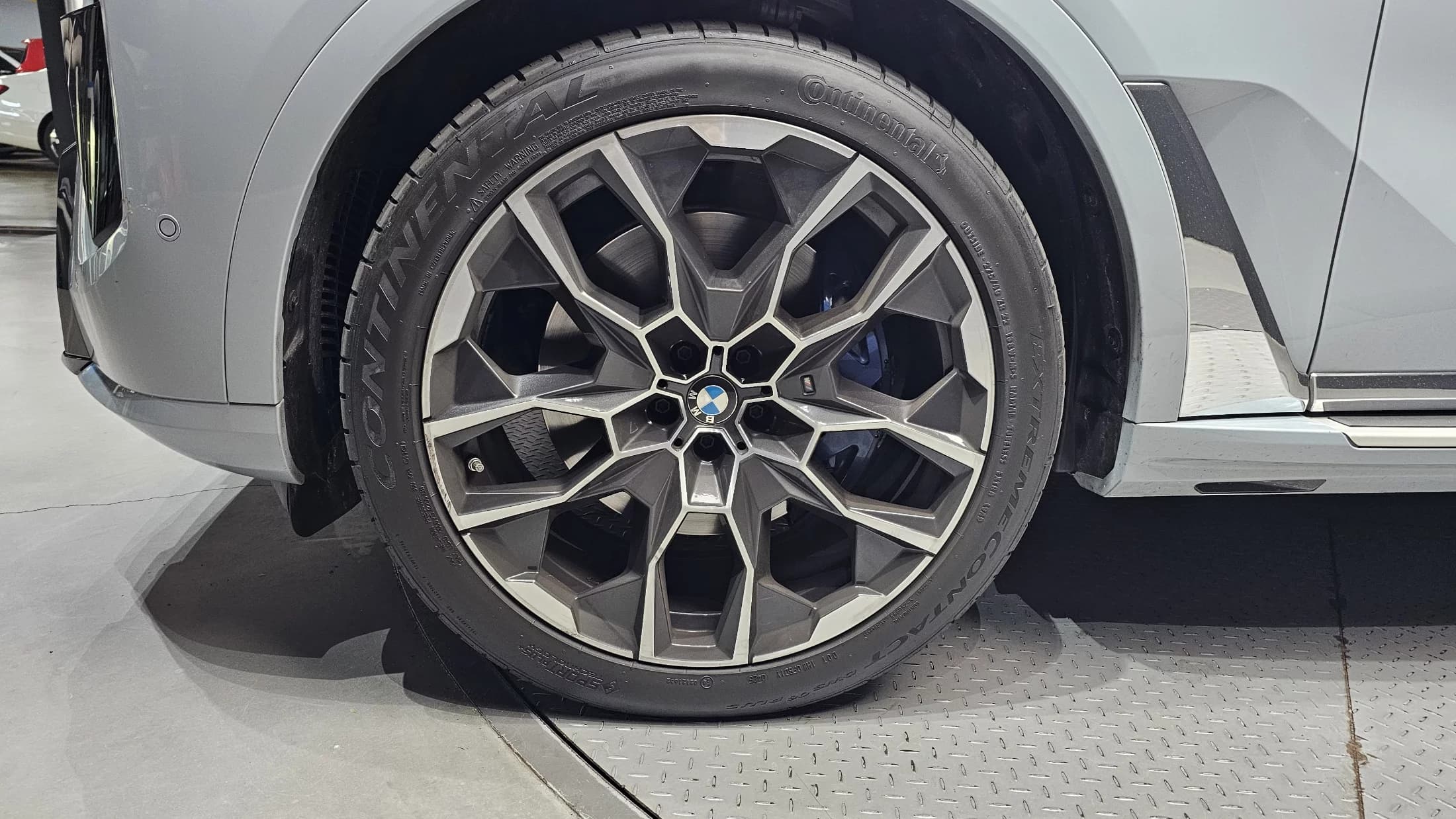 BMW X7 xDrive 40i M Sport 6STR, 2023 г. 25500 км. — фото 5