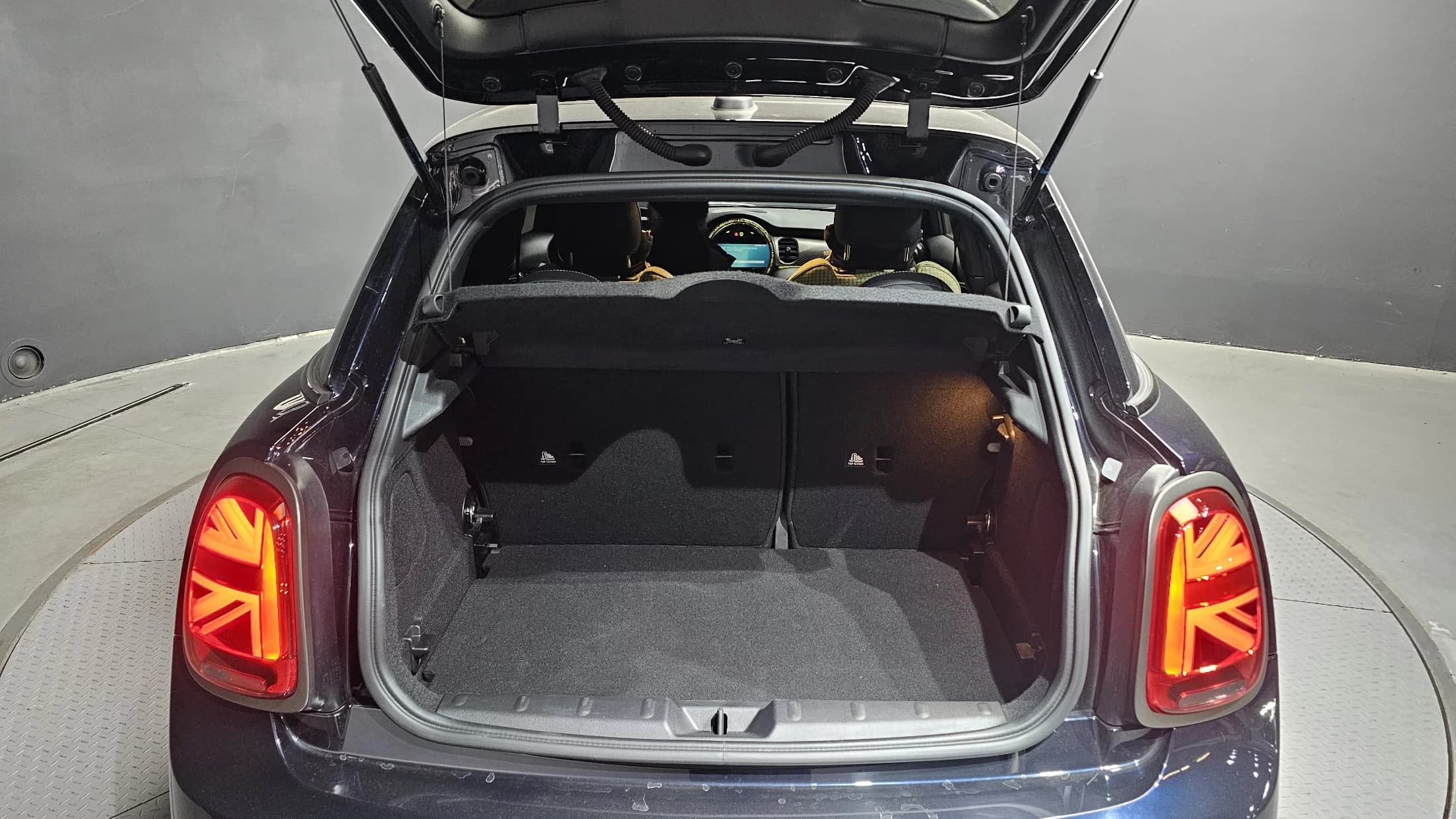 MINI Cooper 5Door Resolute Edition 3rd Gen, 2023 г. 24364 км. — фото 20