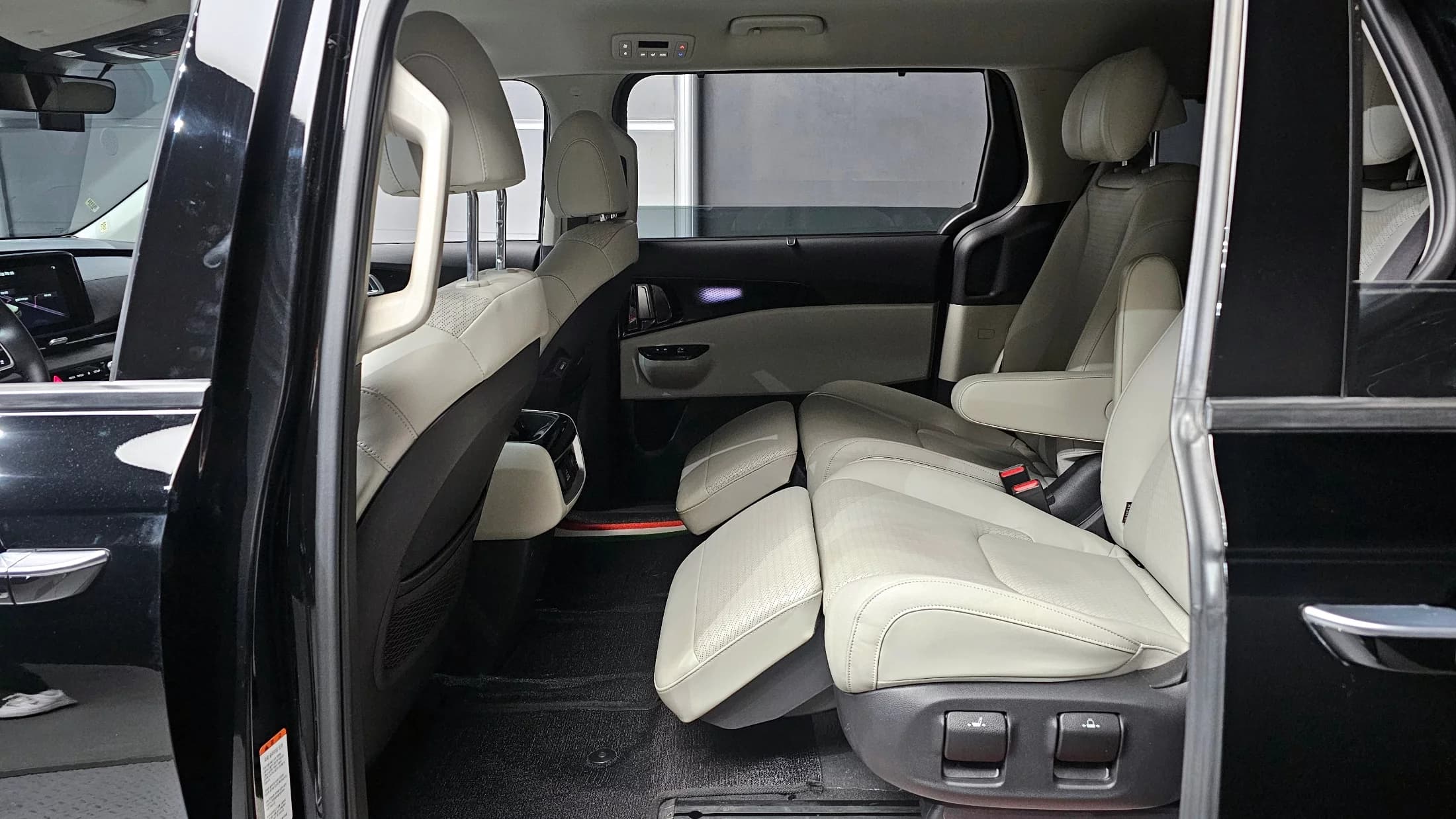 Kia Carnival Gasoline 7-Seater Signature, 2022 г. 61341 км. — фото 12
