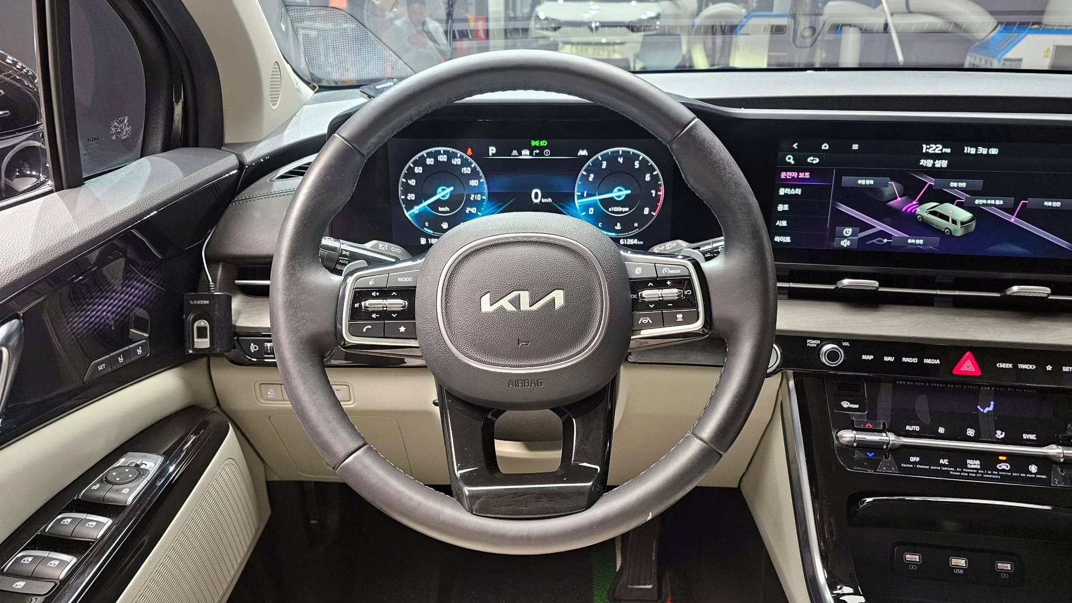 Kia Carnival Gasoline 7-Seater Signature, 2022 г. 61341 км. — фото 14