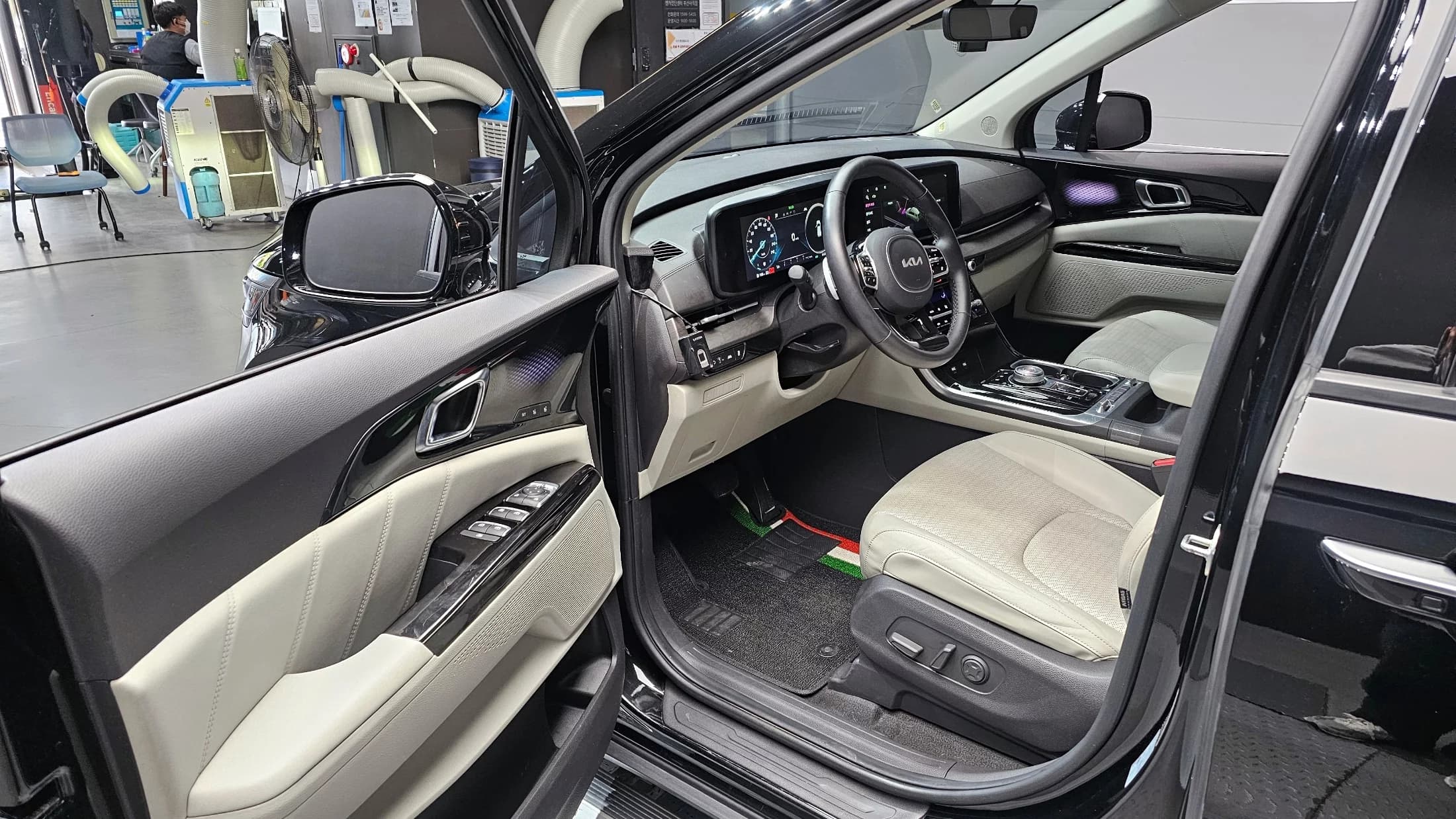 Kia Carnival Gasoline 7-Seater Signature, 2022 г. 61341 км. — фото 10